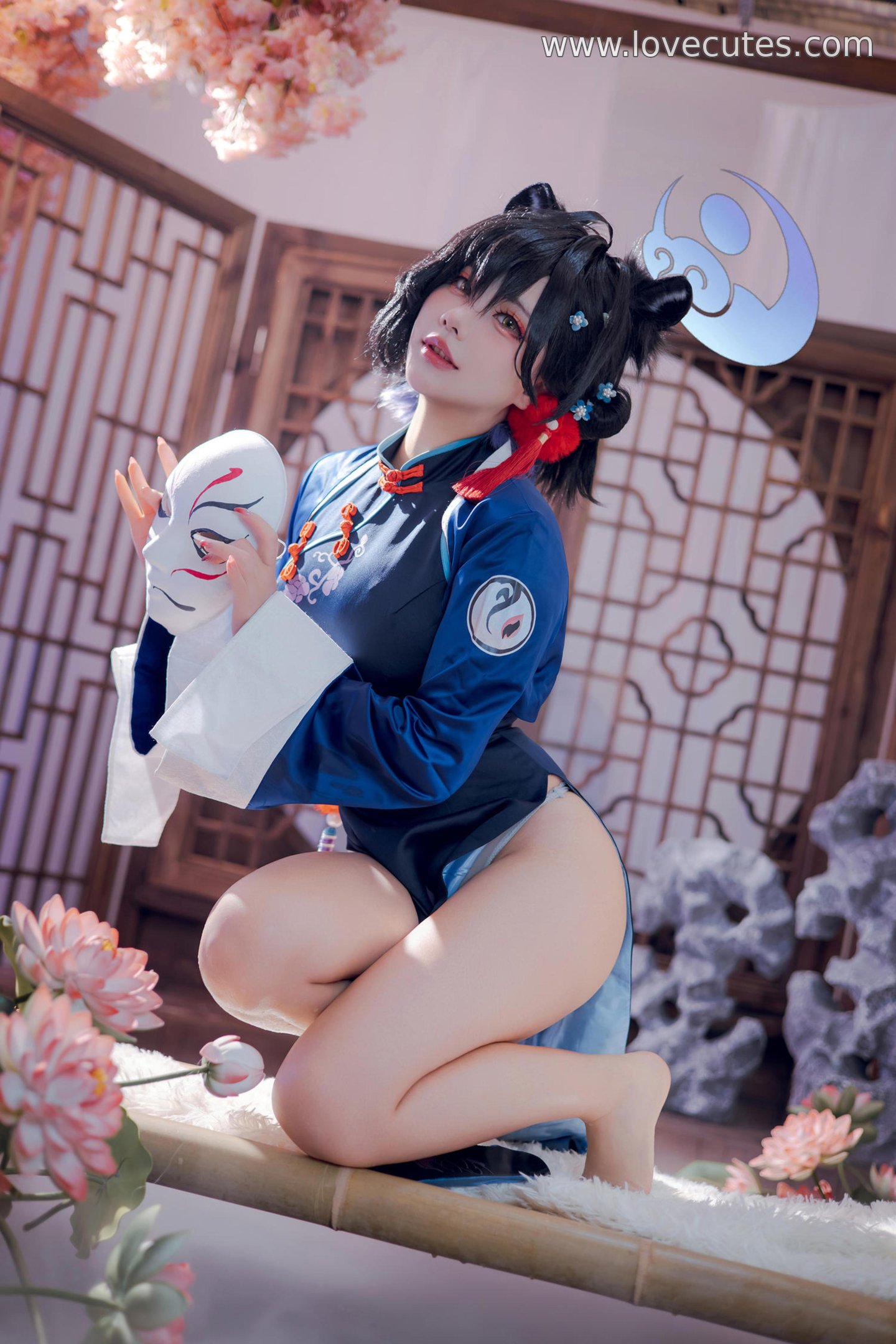 Cosplay] Is It a Bear Cub? - Tsukihara Kaguya: Traditional Qipao + Ancient Costume Vibe, Alluring Gaze and Poses, Impeccable Details, 55P