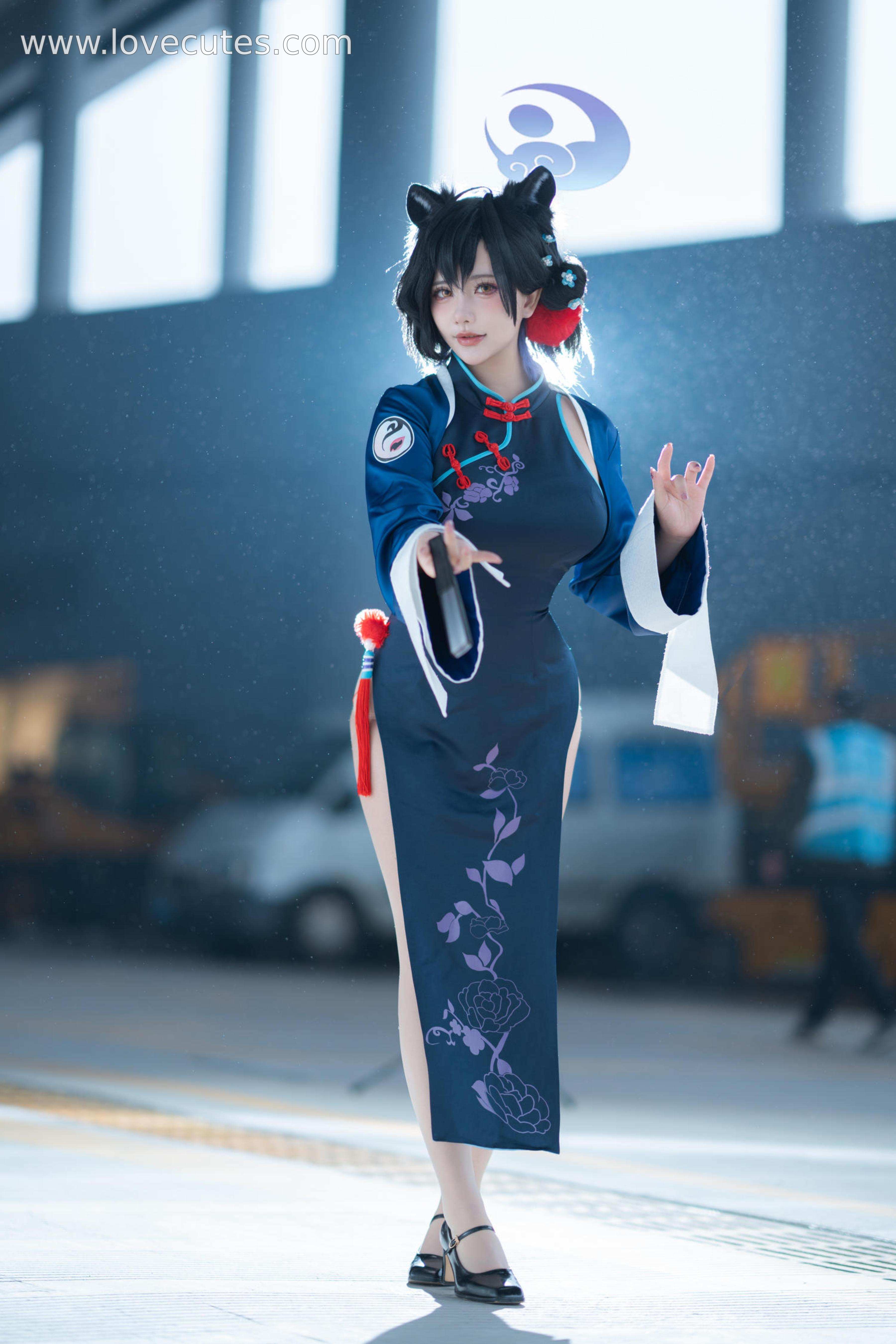 Cosplay] Is It a Bear Cub? - Tsukihara Kaguya: Traditional Qipao + Ancient Costume Vibe, Alluring Gaze and Poses, Impeccable Details, 55P