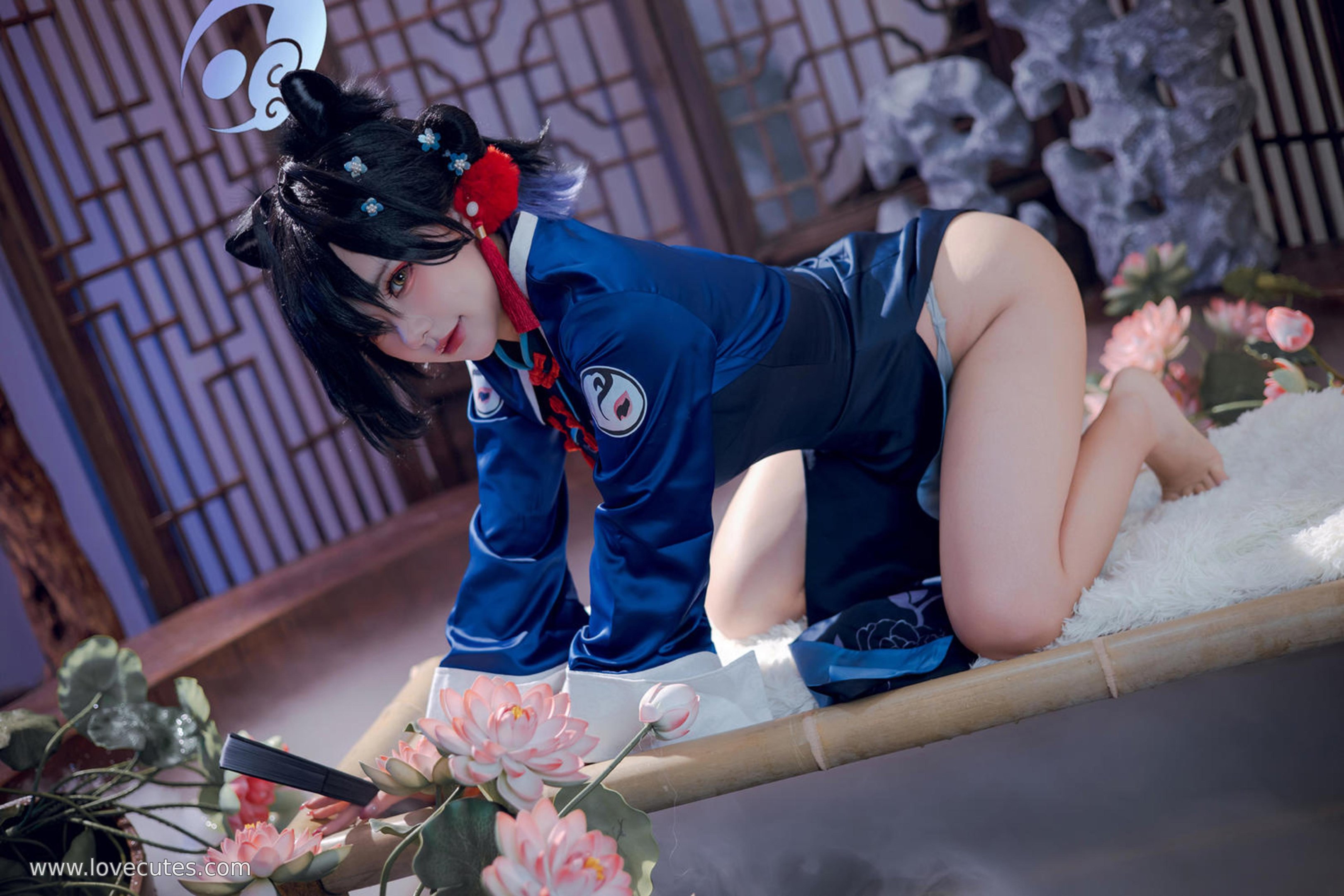 Cosplay] Is It a Bear Cub? - Tsukihara Kaguya: Traditional Qipao + Ancient Costume Vibe, Alluring Gaze and Poses, Impeccable Details, 55P