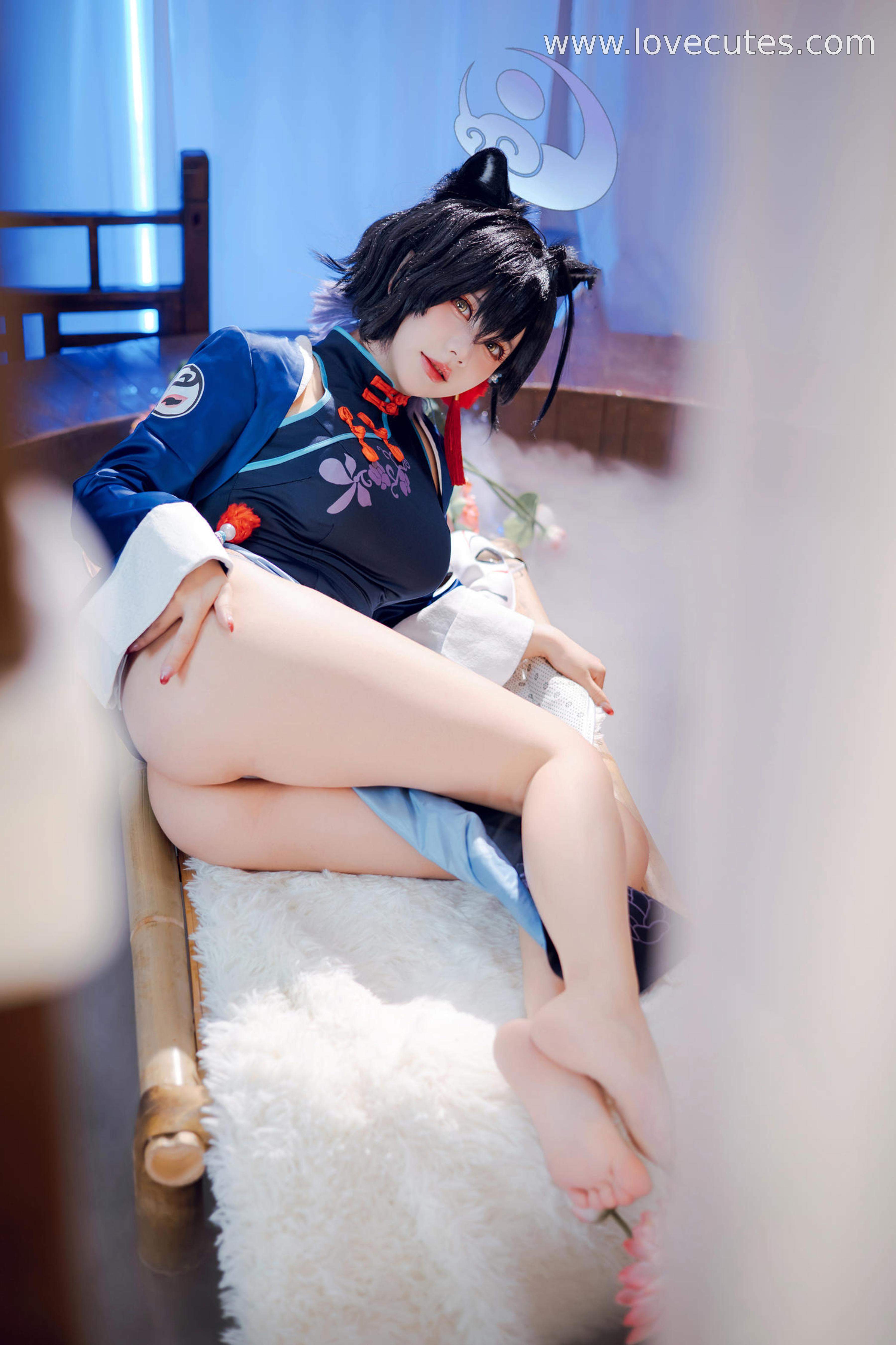 Cosplay] Is It a Bear Cub? - Tsukihara Kaguya: Traditional Qipao + Ancient Costume Vibe, Alluring Gaze and Poses, Impeccable Details, 55P