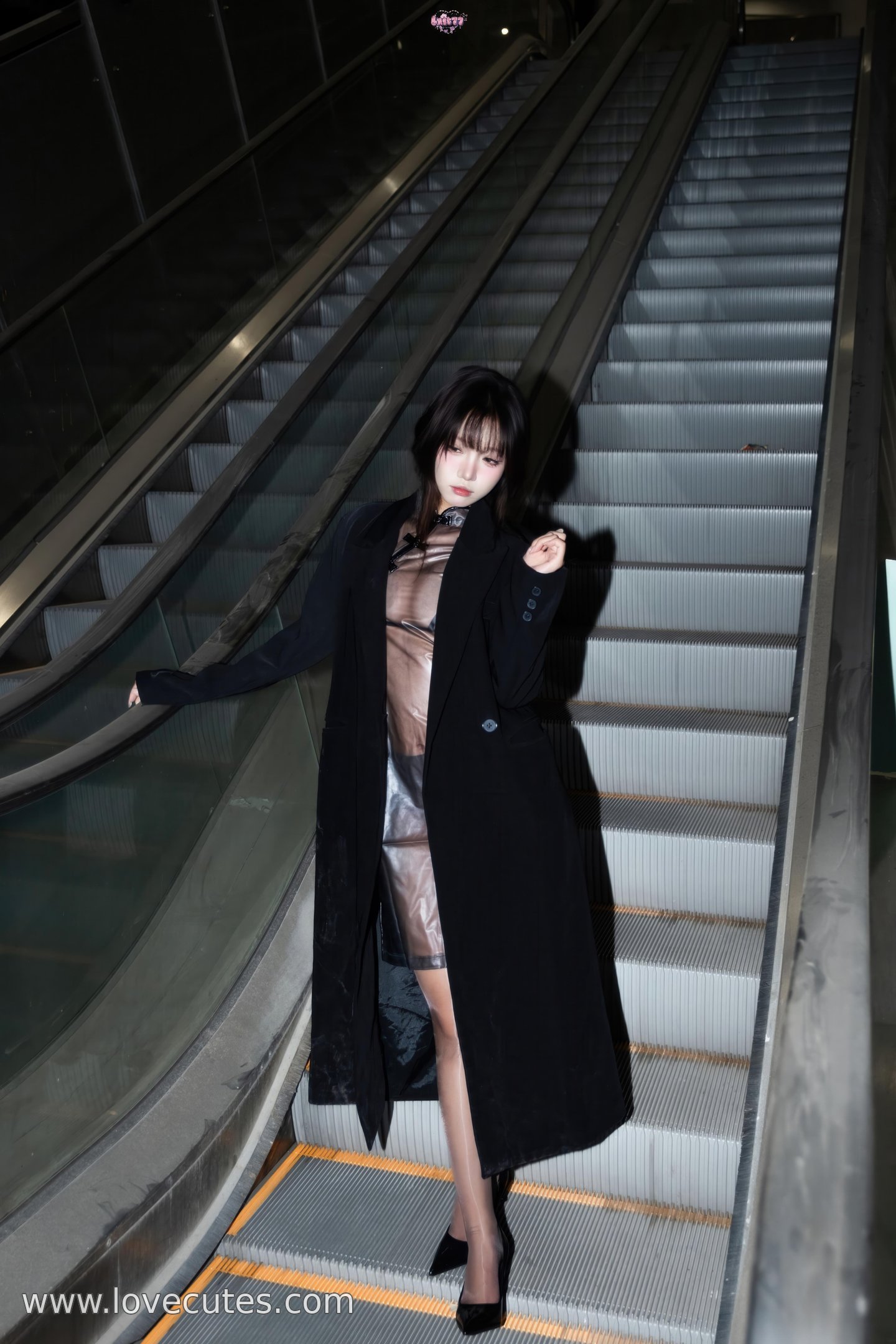 Model] Qiqi Uncute - Midnight Encounter: Night Scene Portrait Theme with Emphasis on Black Stockings and Heels, Cinematic Feel, 75P