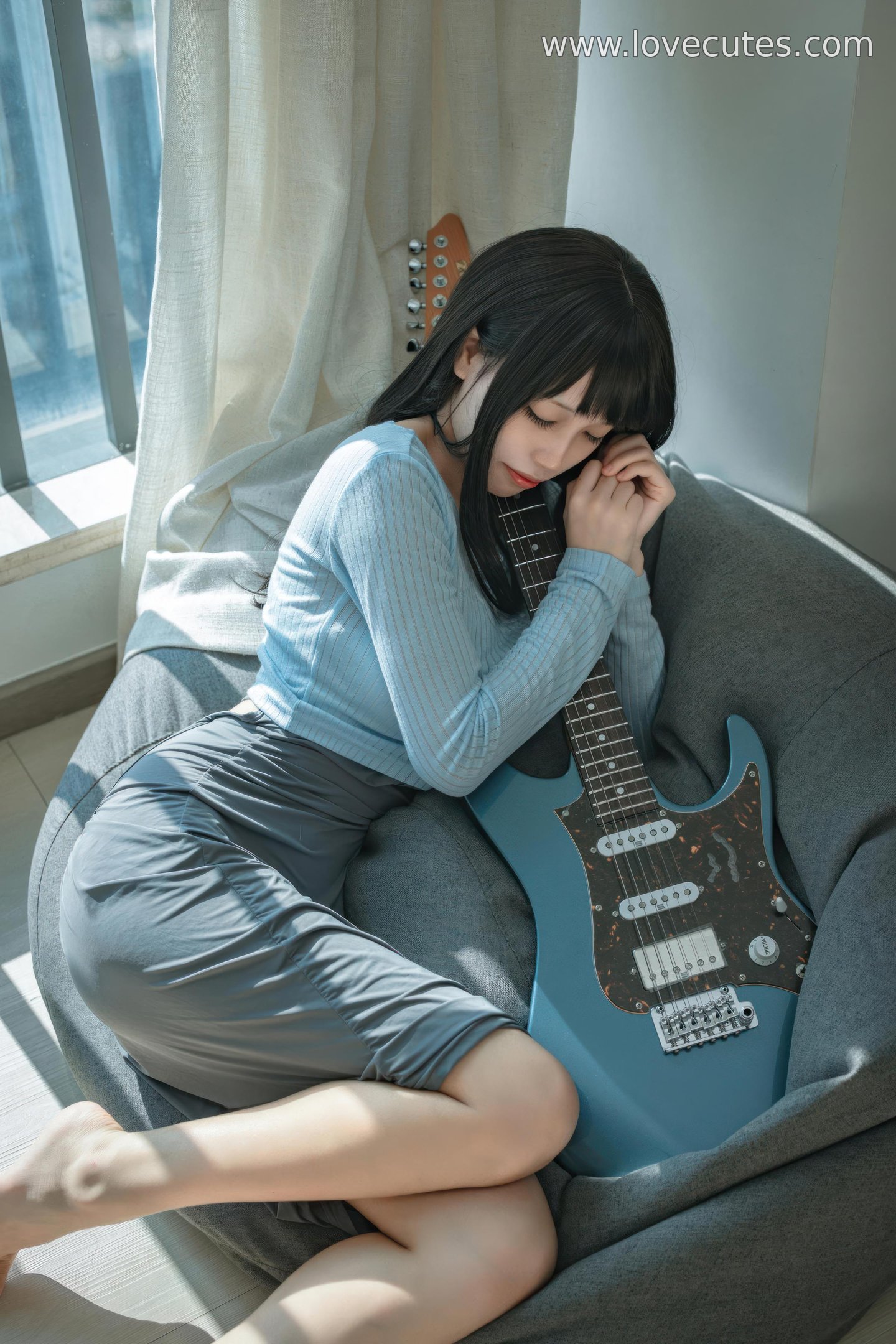 Cosplay] Three No-Personality Model - Guitar Sister: Original Guitar Girl Design Restoration, Combining Music Theme and Stage Presence, Capturing Character Expressions and Youthfulness in a Natural Atmosphere 24P