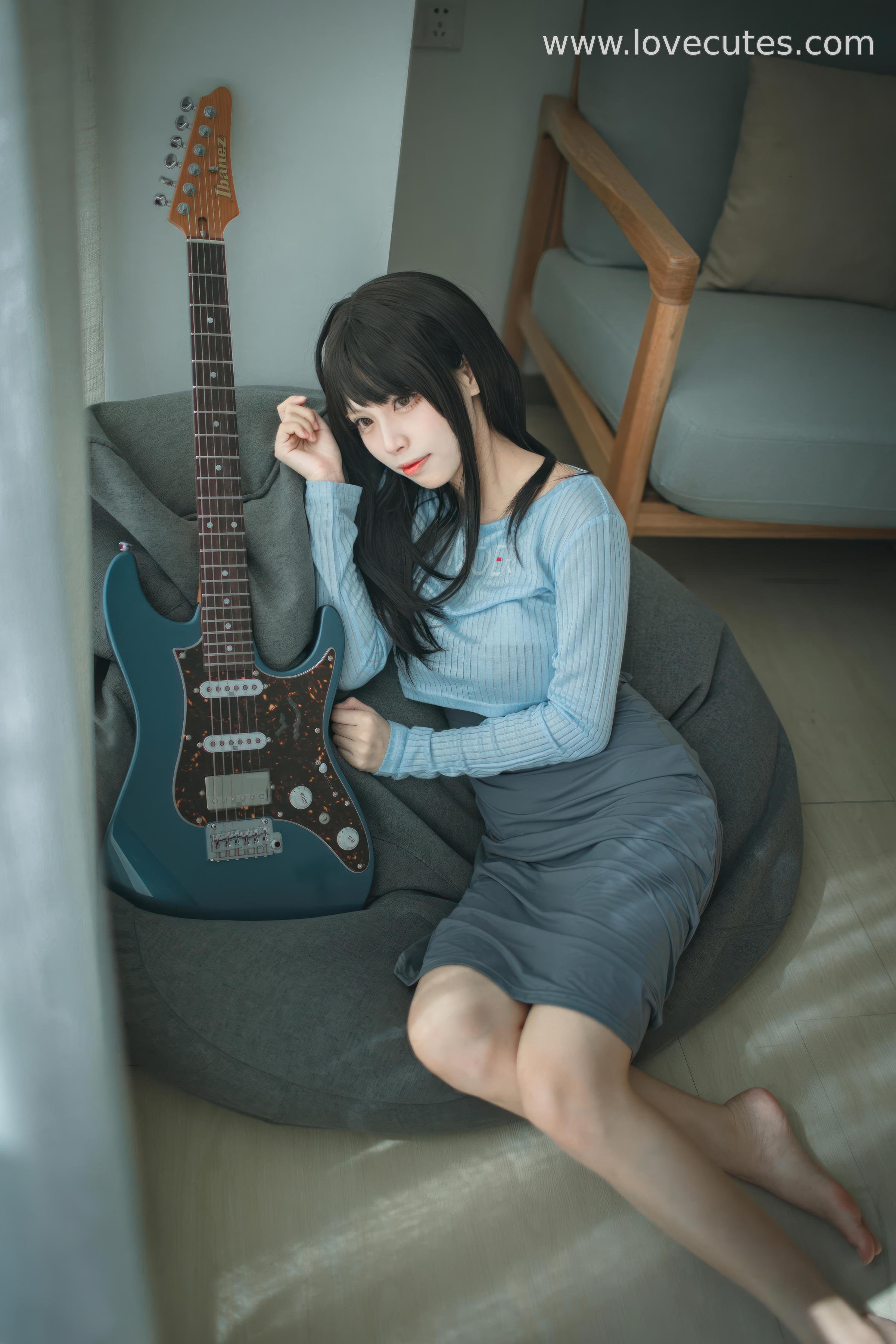 Cosplay] Three No-Personality Model - Guitar Sister: Original Guitar Girl Design Restoration, Combining Music Theme and Stage Presence, Capturing Character Expressions and Youthfulness in a Natural Atmosphere 24P