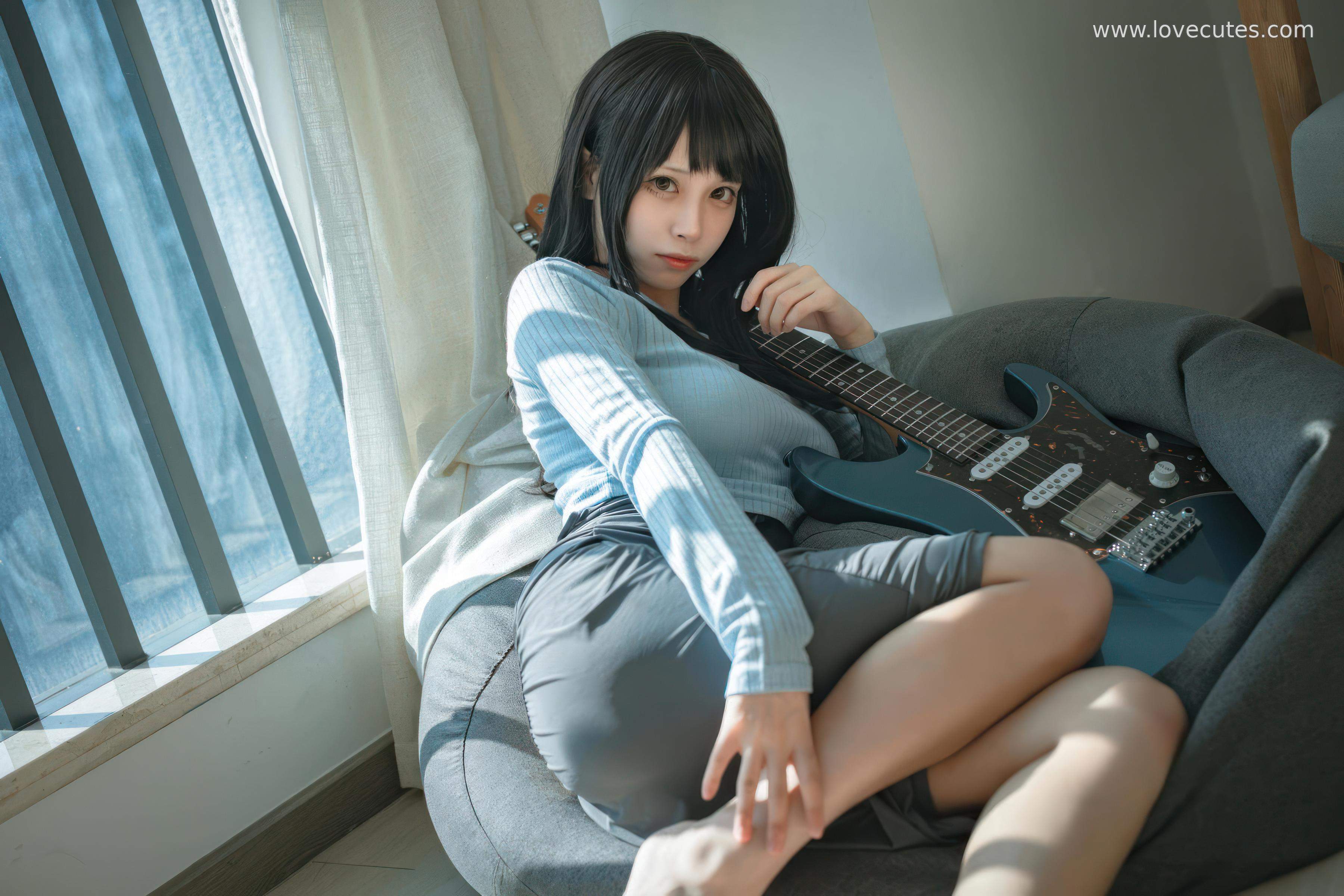 Cosplay] Three No-Personality Model - Guitar Sister: Original Guitar Girl Design Restoration, Combining Music Theme and Stage Presence, Capturing Character Expressions and Youthfulness in a Natural Atmosphere 24P
