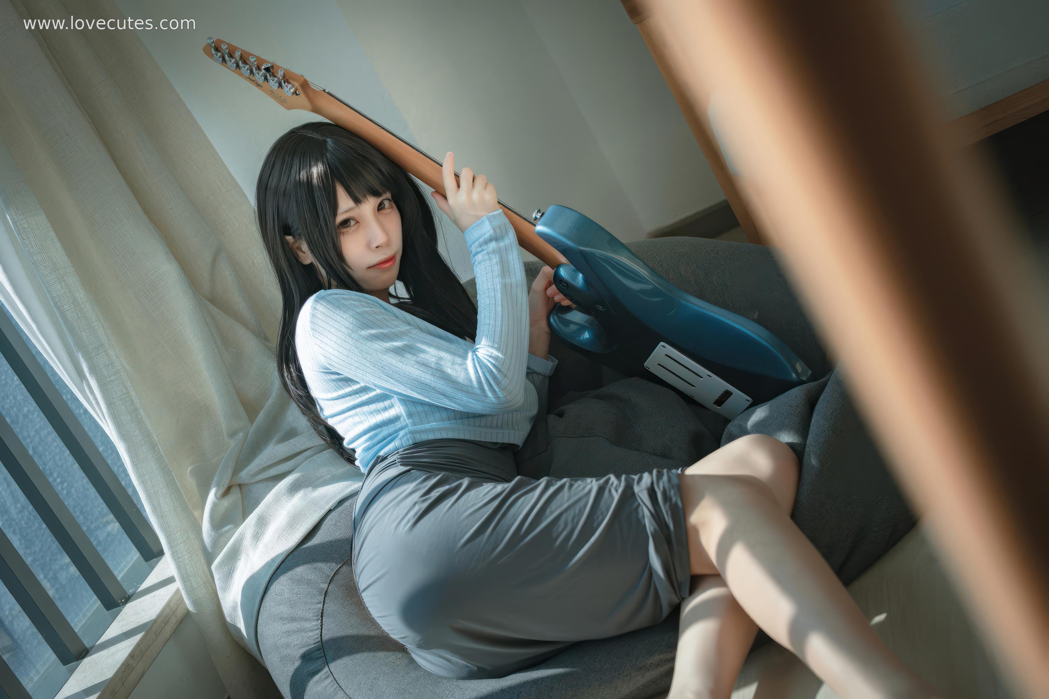 Cosplay] Three No-Personality Model - Guitar Sister: Original Guitar Girl Design Restoration, Combining Music Theme and Stage Presence, Capturing Character Expressions and Youthfulness in a Natural Atmosphere 24P