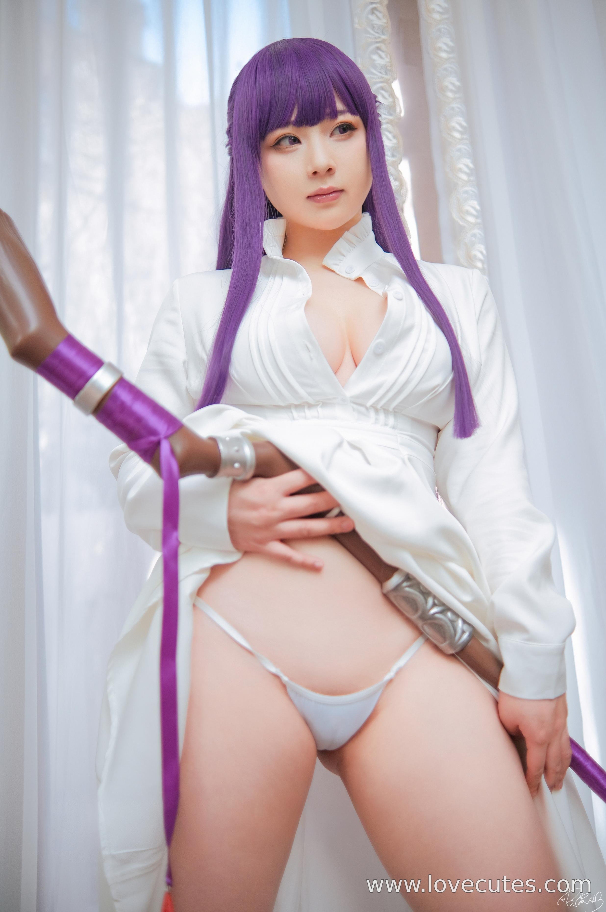 costume play] 皮皮奶 - 菲倫：葬送的芙莉蓮中菲倫角色造型還原 法師服裝與沉靜氣質呈現 簡潔場景突出角色神態與氛圍表現 62P