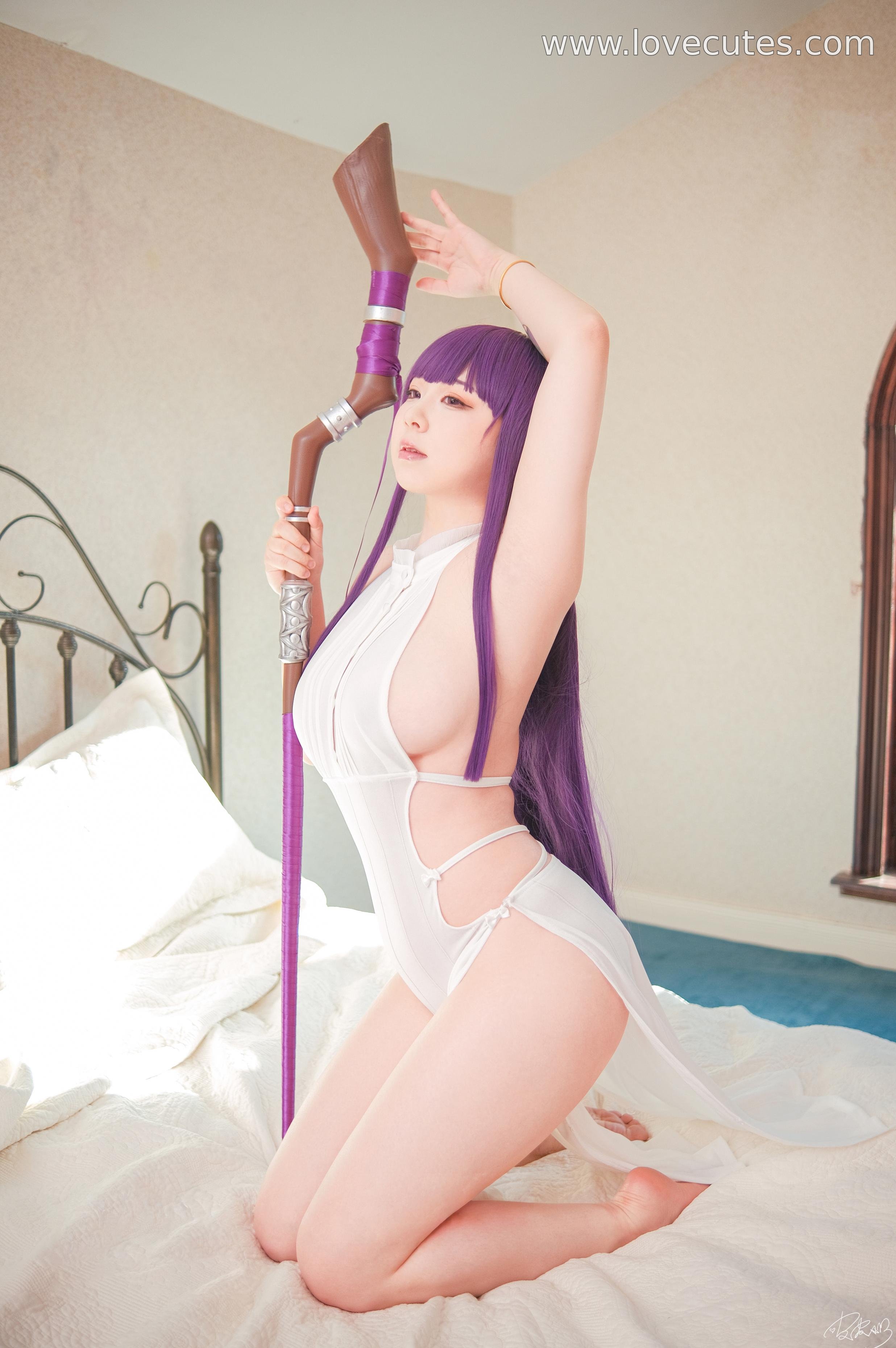 Cosplay] Pipi Nai - Filen: Reviving the Character of Filen from the Buried Frelian with Mage Costume and Serene Aura, Featuring 62 Pages of Character Expressions and Atmosphere