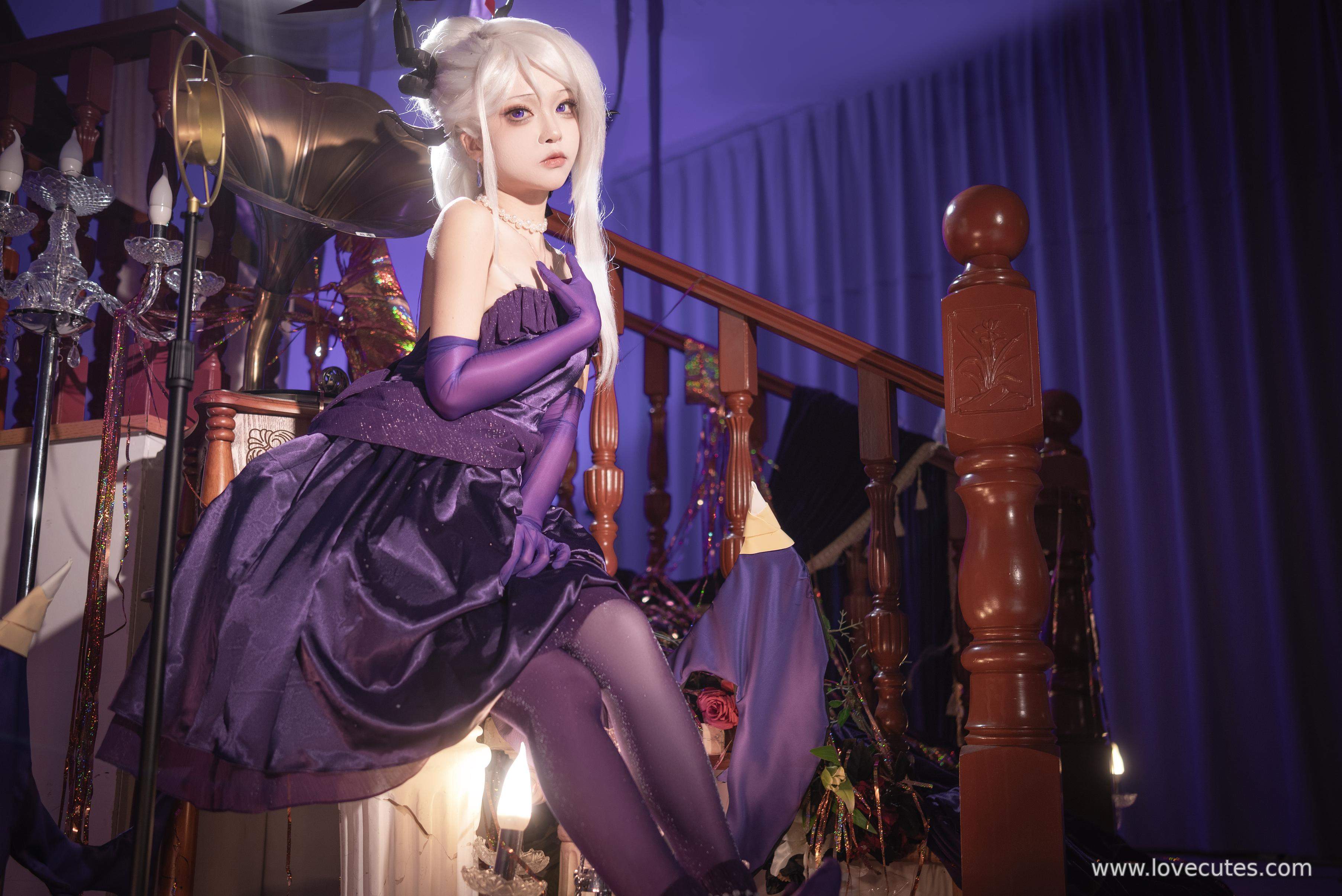 Cosplay] Vector Fish - Blue Archive: Hinata Sorasaki Dress Showcase - Capturing the Calm Essence and Character Expression in a Simple Setting, 34P