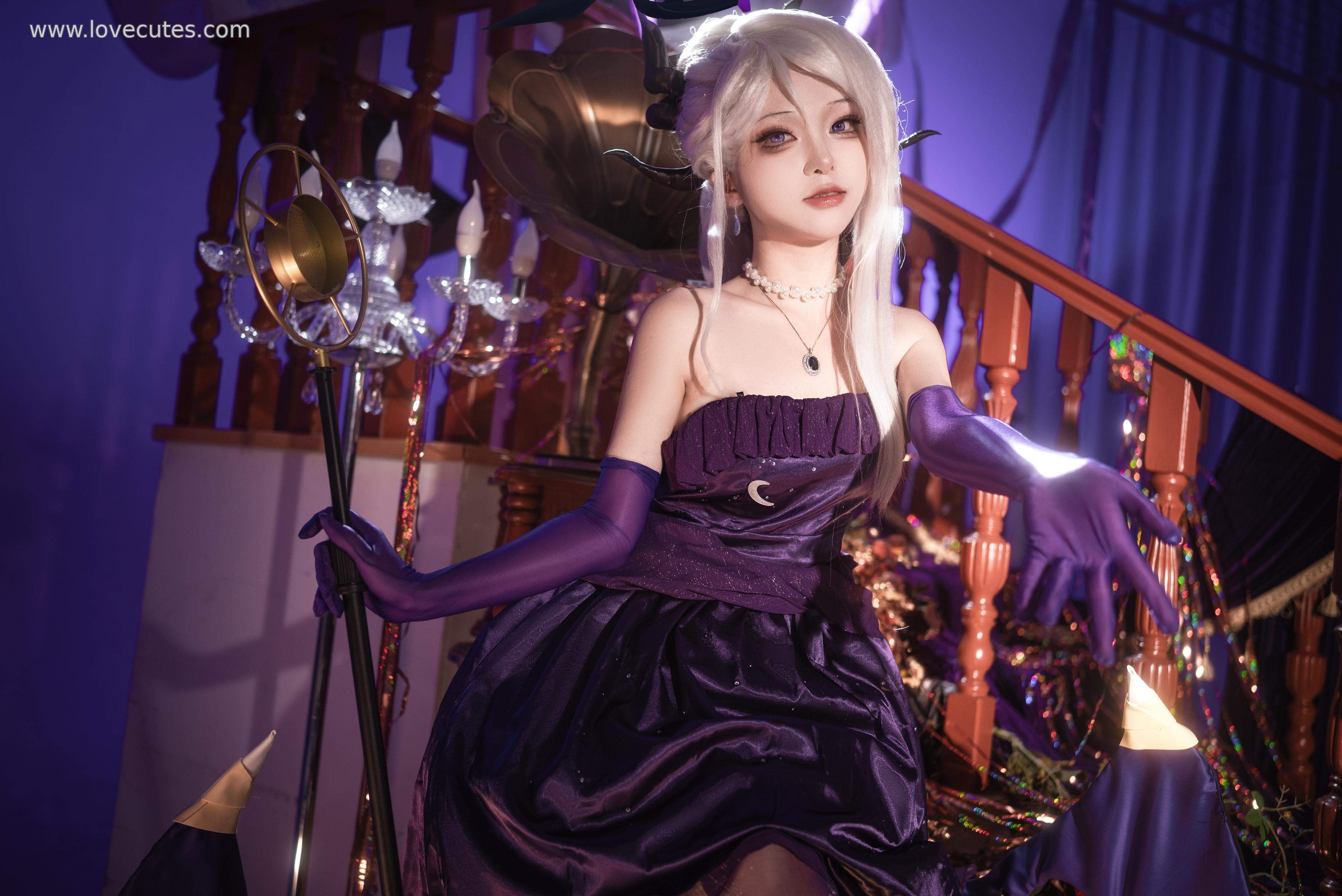 Cosplay] Vector Fish - Blue Archive: Hinata Sorasaki Dress Showcase - Capturing the Calm Essence and Character Expression in a Simple Setting, 34P