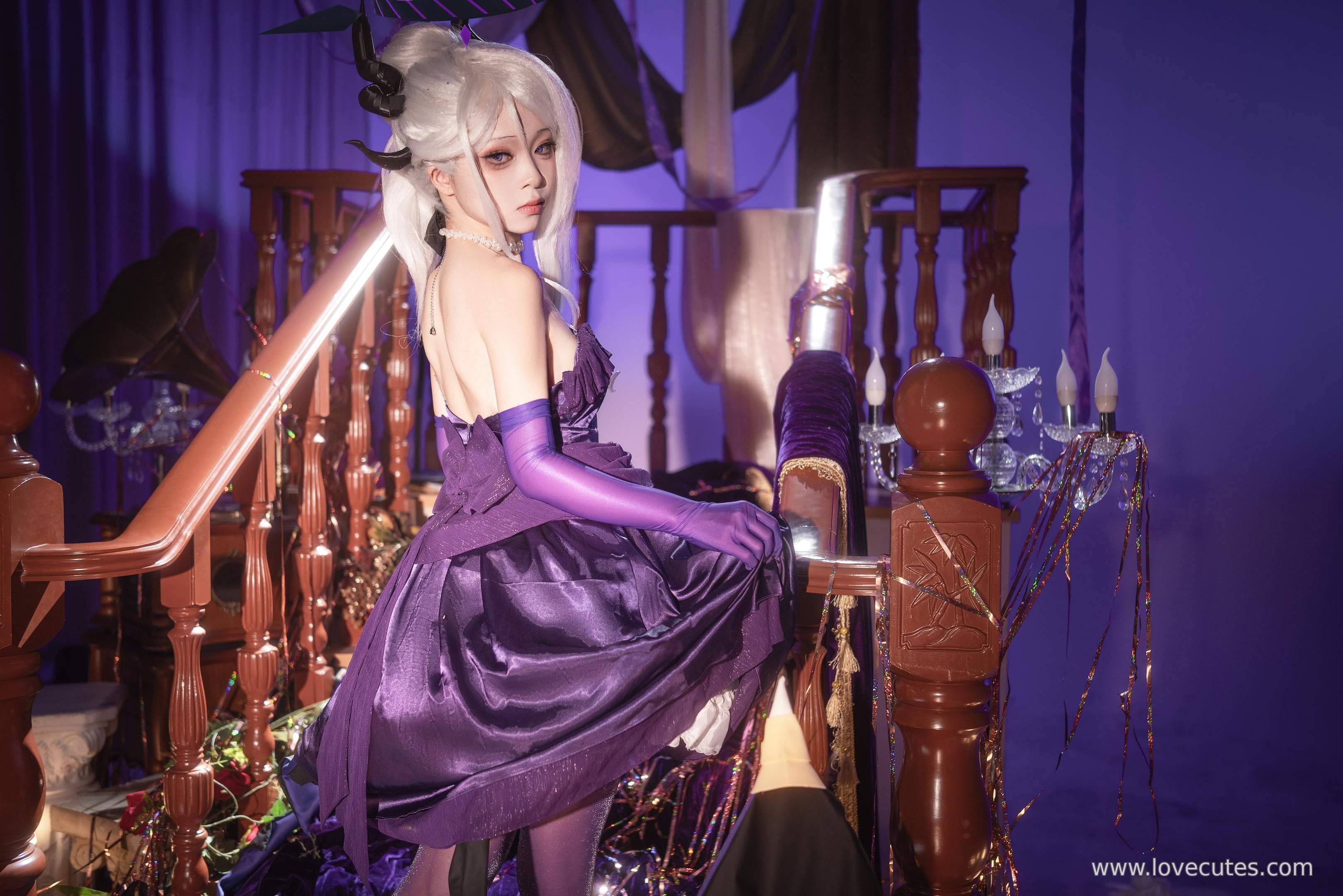 Cosplay] Vector Fish - Blue Archive: Hinata Sorasaki Dress Showcase - Capturing the Calm Essence and Character Expression in a Simple Setting, 34P