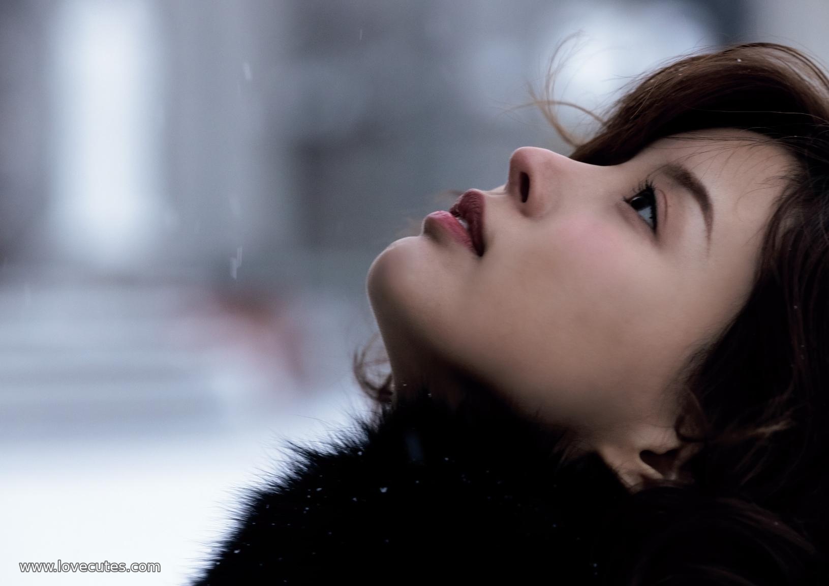 Model] Tsukasa Aoi - Complete Photo Collection: A 200-Page Compilation of Soft and Fresh Personal Images Blending Natural Light Portraits with Lifelike Scenes