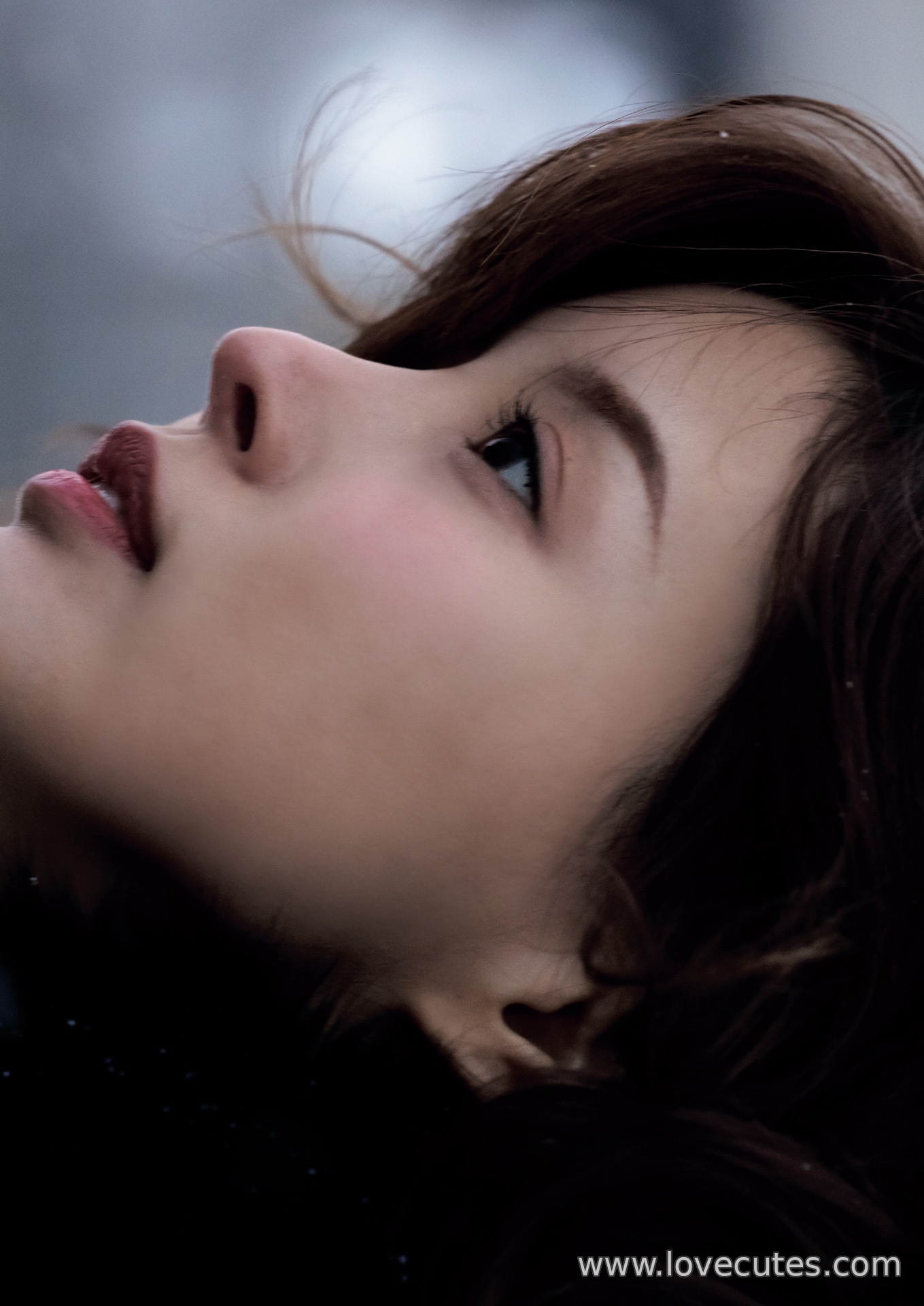 Model] Tsukasa Aoi - Complete Photo Collection: A 200-Page Compilation of Soft and Fresh Personal Images Blending Natural Light Portraits with Lifelike Scenes