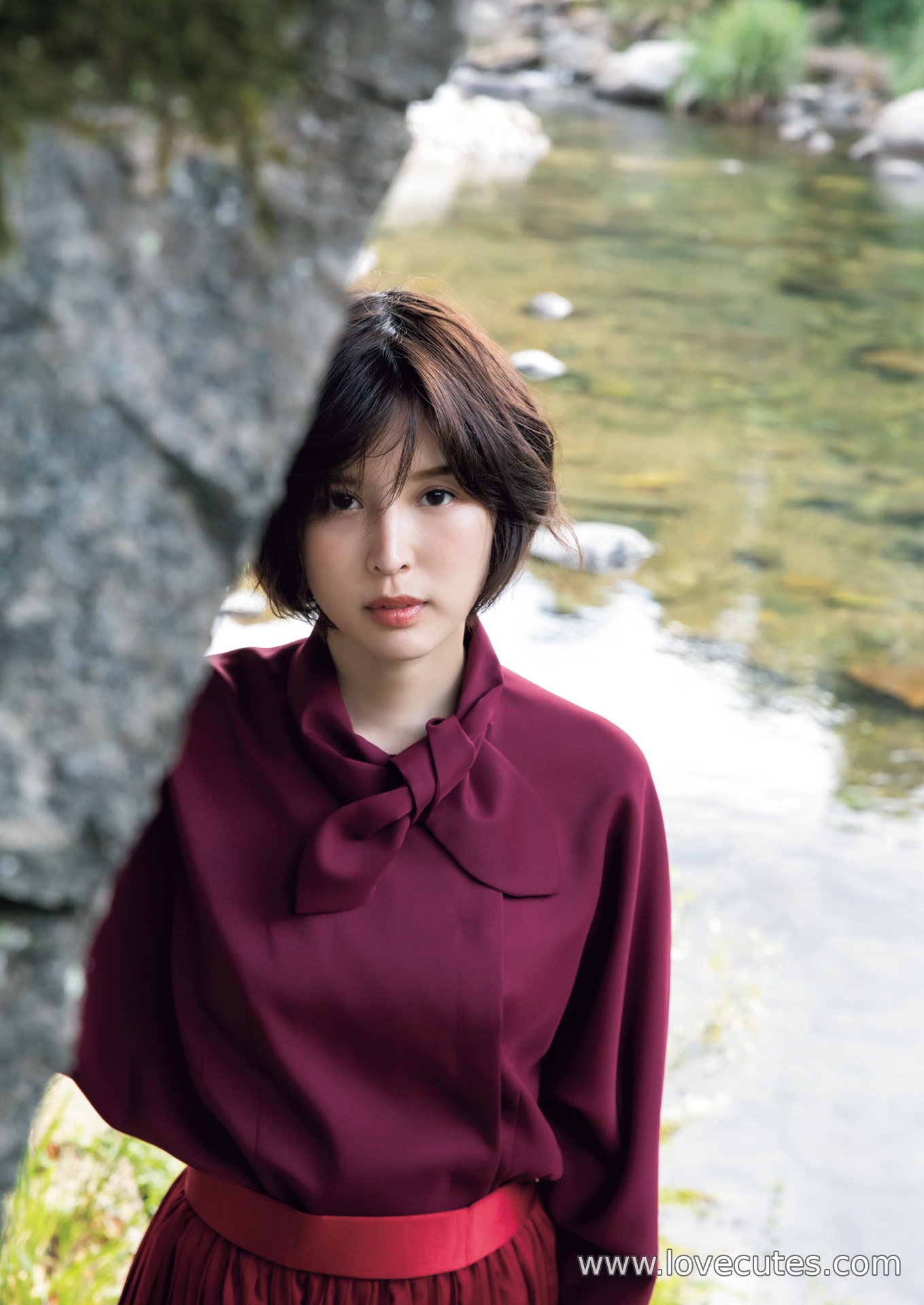Model] Tsukasa Aoi - Complete Photo Collection: A 200-Page Compilation of Soft and Fresh Personal Images Blending Natural Light Portraits with Lifelike Scenes