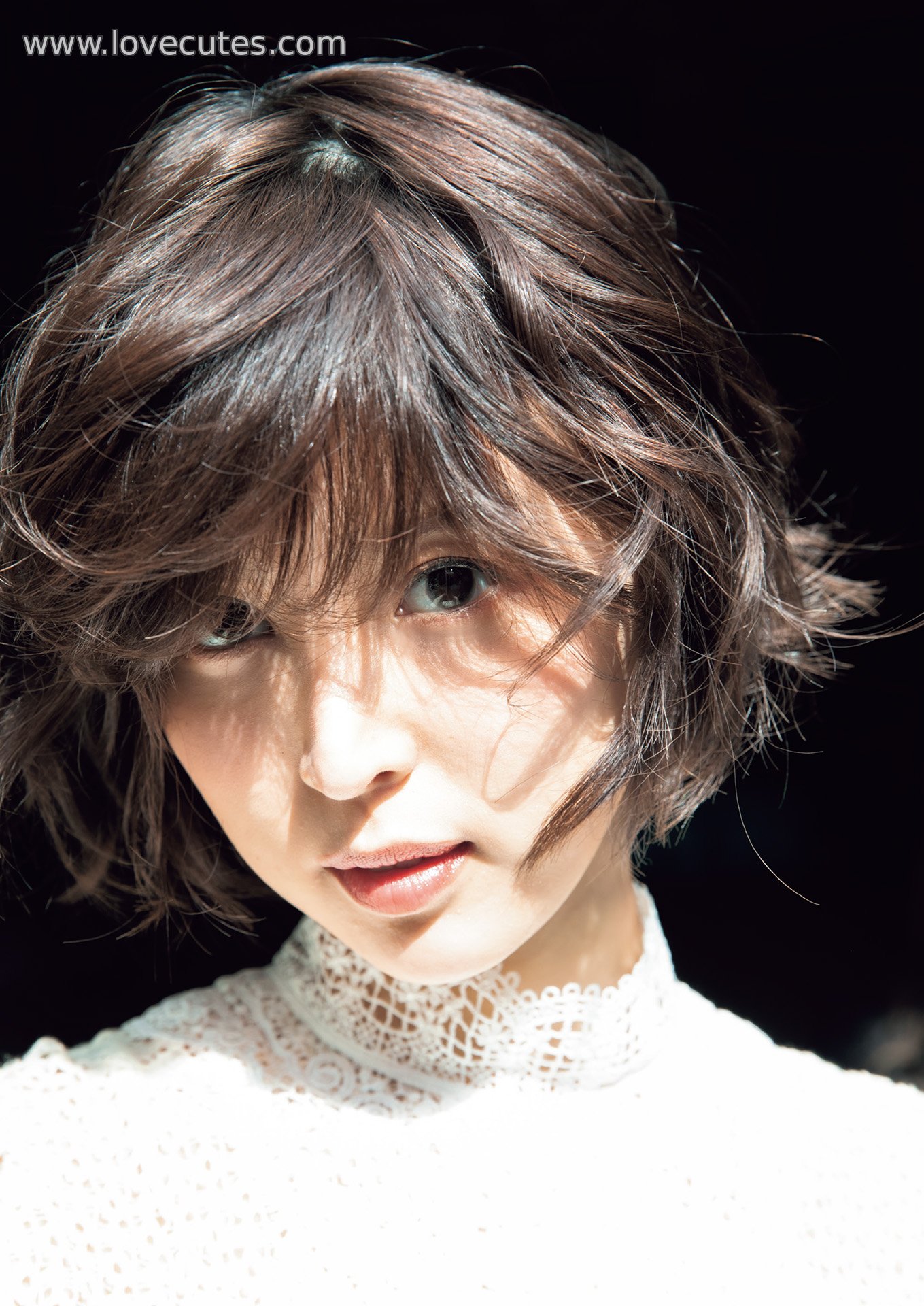 Model] Tsukasa Aoi - Complete Photo Collection: A 200-Page Compilation of Soft and Fresh Personal Images Blending Natural Light Portraits with Lifelike Scenes