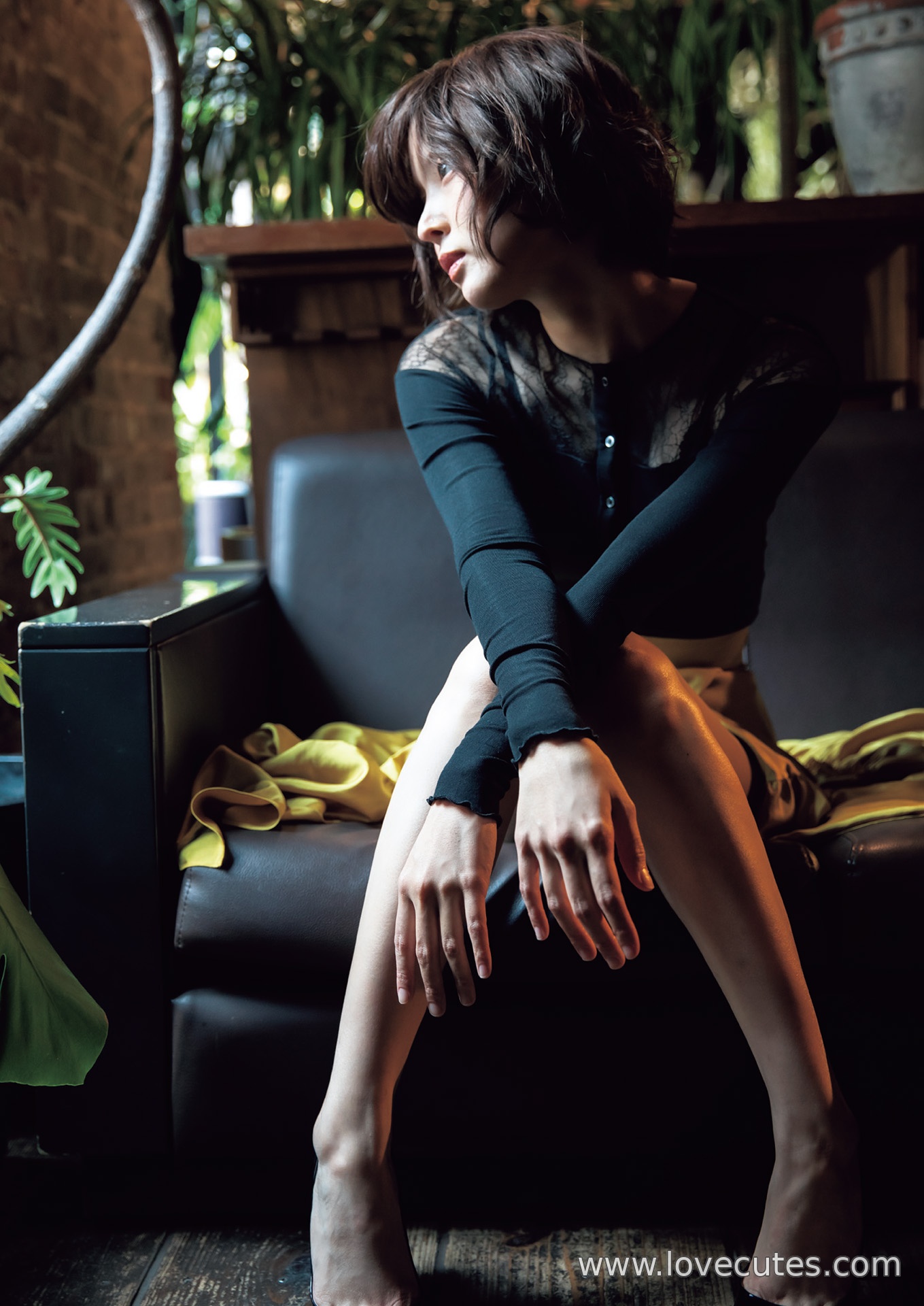 Model] Tsukasa Aoi - Complete Photo Collection: A 200-Page Compilation of Soft and Fresh Personal Images Blending Natural Light Portraits with Lifelike Scenes