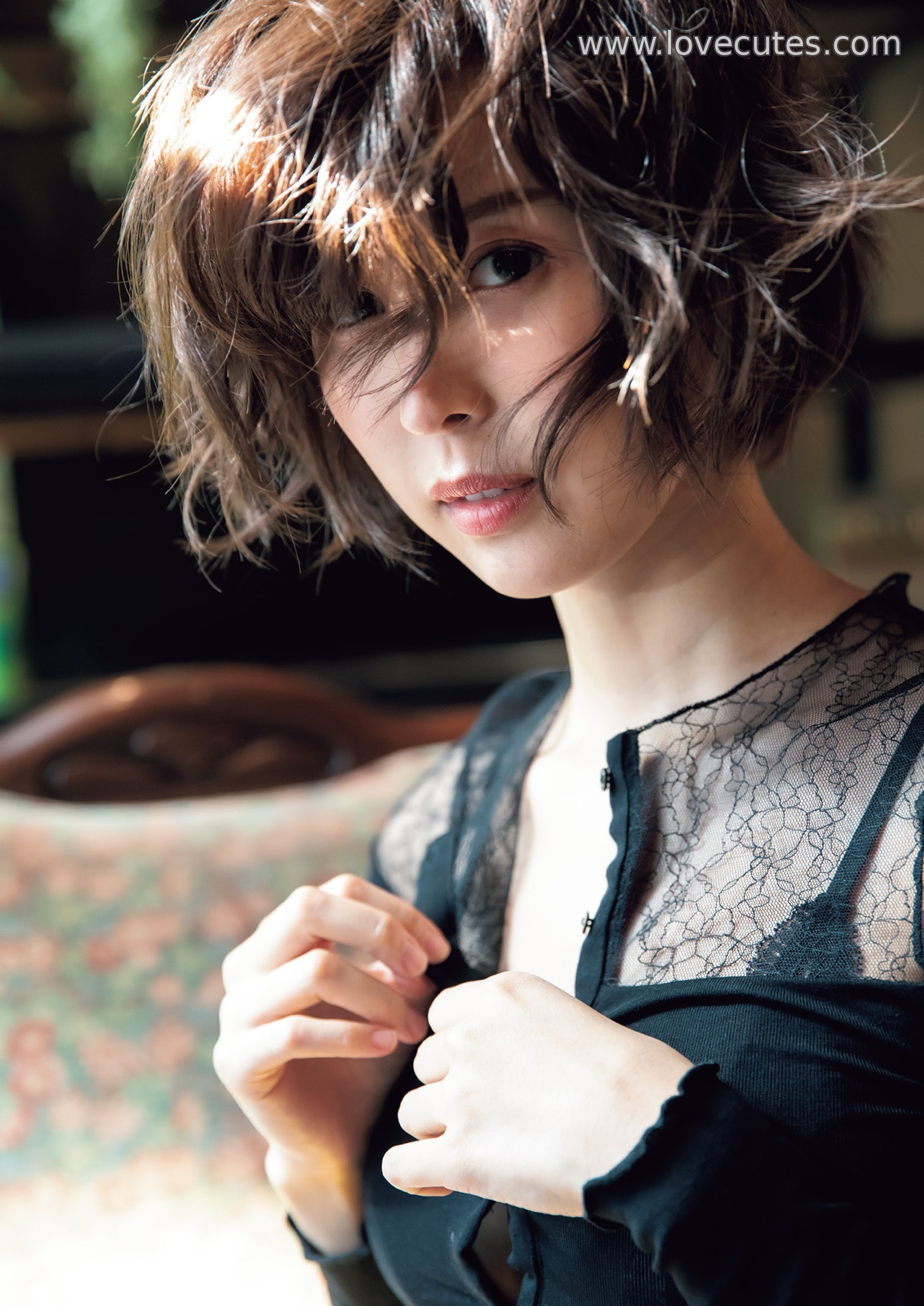Model] Tsukasa Aoi - Complete Photo Collection: A 200-Page Compilation of Soft and Fresh Personal Images Blending Natural Light Portraits with Lifelike Scenes