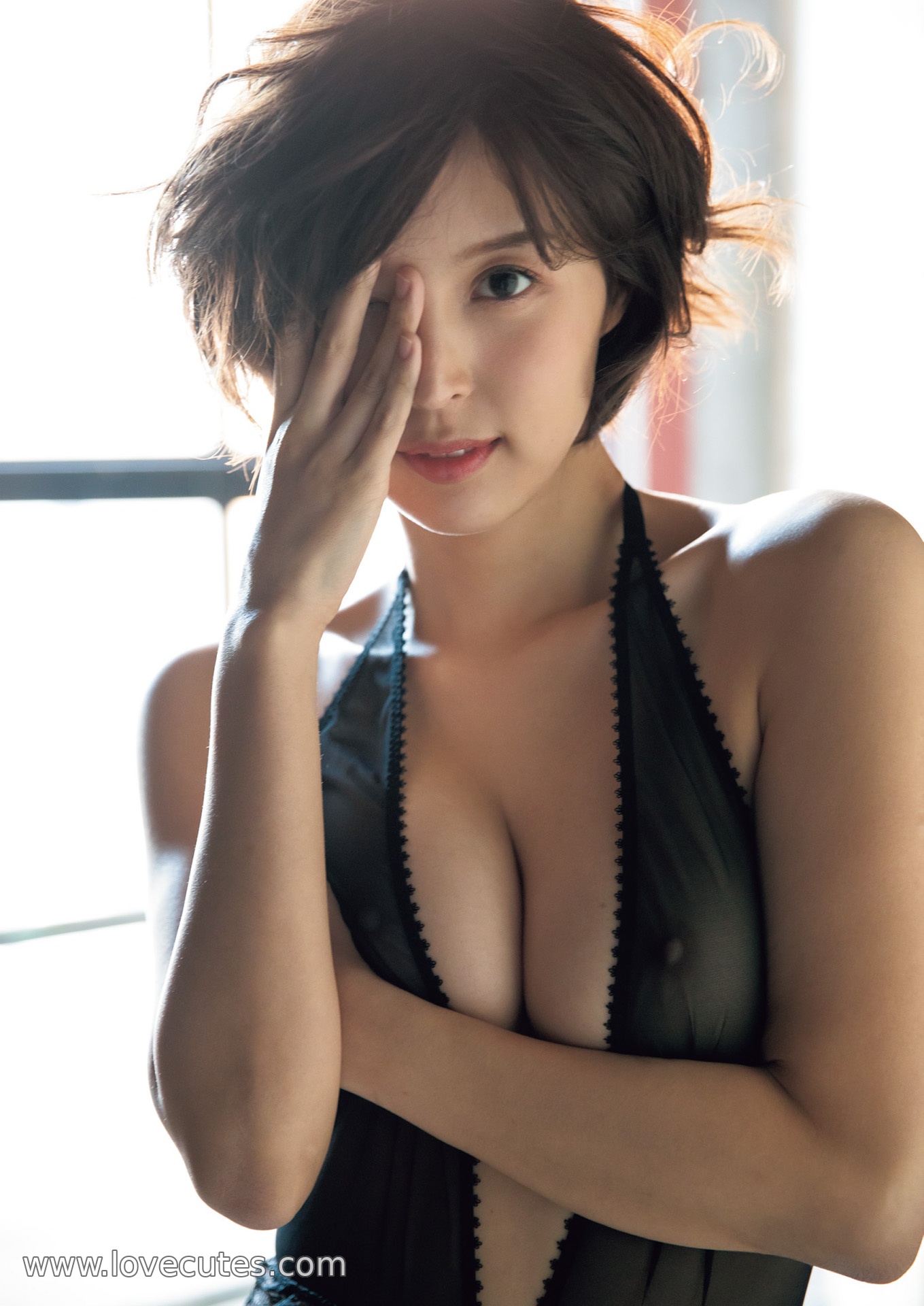 モデル] 葵つかさ - 完全版写真集：自然光の中で柔らかく清新な魅力を表現した200ページの個人作品集