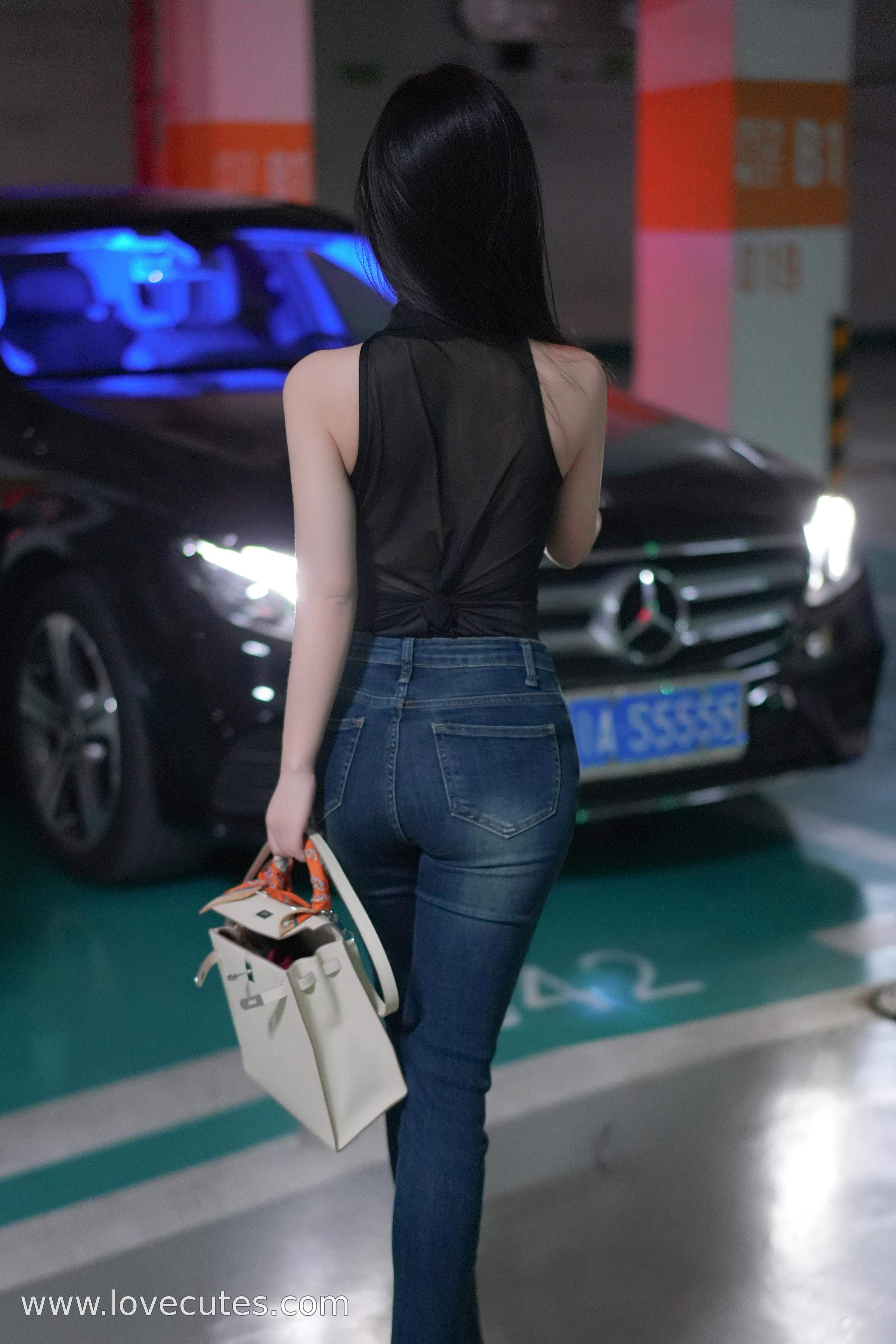 模特] 譚小靈 - 秀人網劇情主題套圖：生活場景與角色設定結合 黑絲與牛仔造型的情緒化人像拍攝 110P1V