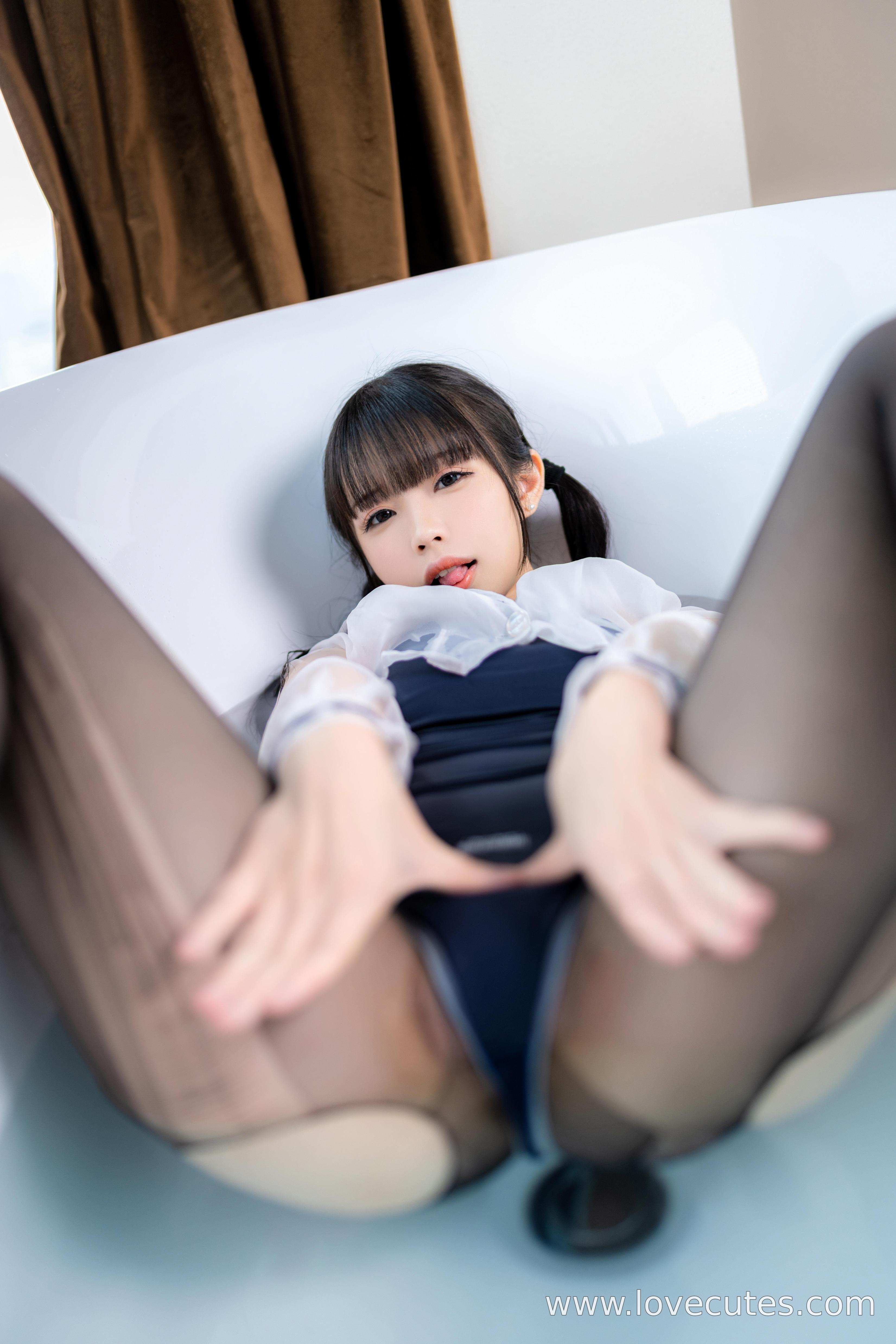 Ảnh] Mười Vạn Trân Chí Phốt - Bích Ba·Tắm Bồn Tử Khu Nước: Chụp Ảnh Chủ Đề Cảnh Nước Bồn Tắm Kết Hợp Kiểu Tử Khu Nước Với Tóc Đuôi Ngựa Đôi, Tạo Nên Không Gian Ánh Sáng Và Mặt Nước Trong Suốt, Thể Hiện Vẻ Tươi Mát Và Dịu Dàng Của Ảnh 68P