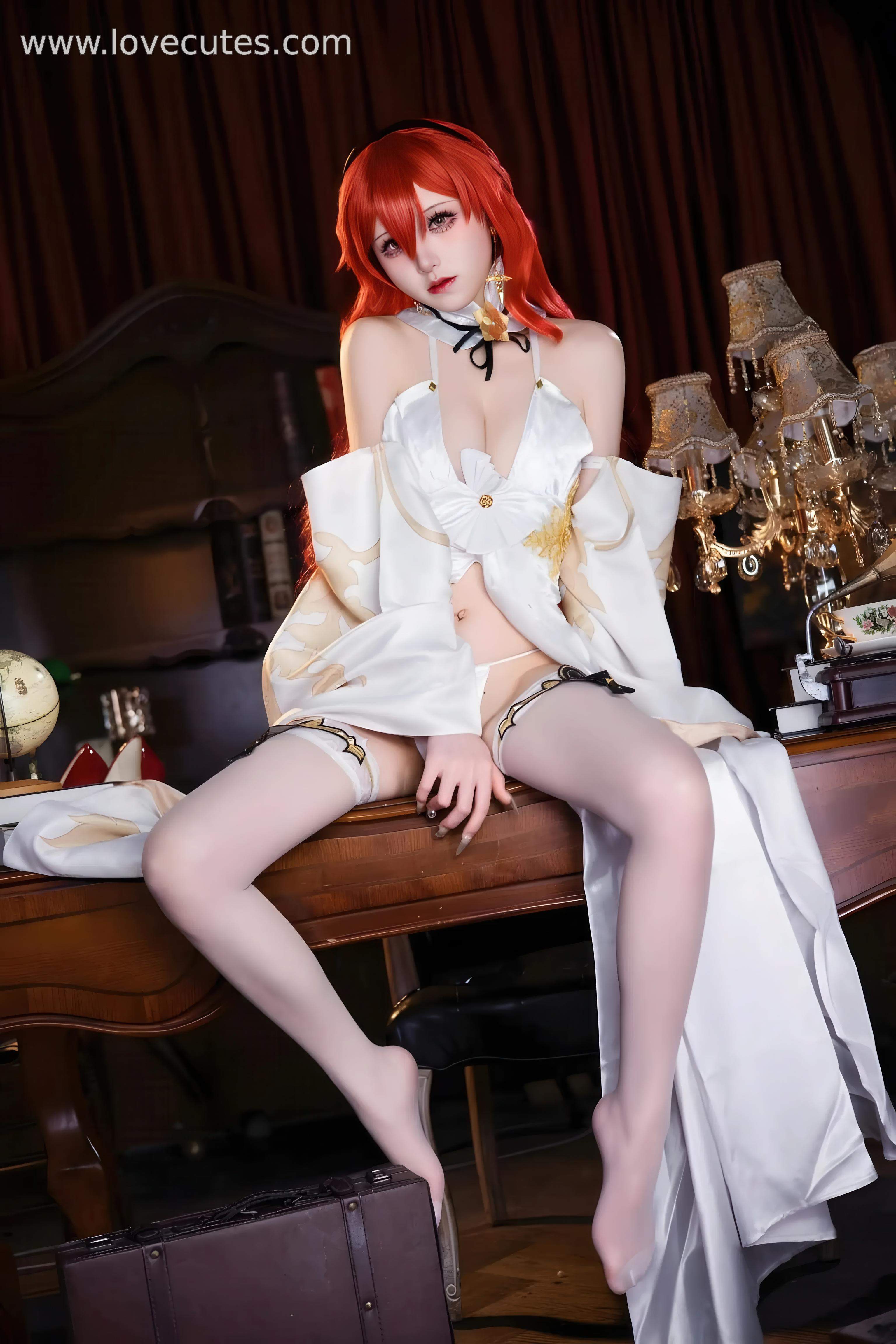 '[cosplay] 双木扶苏 - 崩坏·星穹铁道姬子: Tái hiện nhân vật姬子 với trang phục khoa học viễn tưởng và khí chất điềm tĩnh, bối cảnh đơn giản làm nổi bật biểu cảm và không khí 30P'