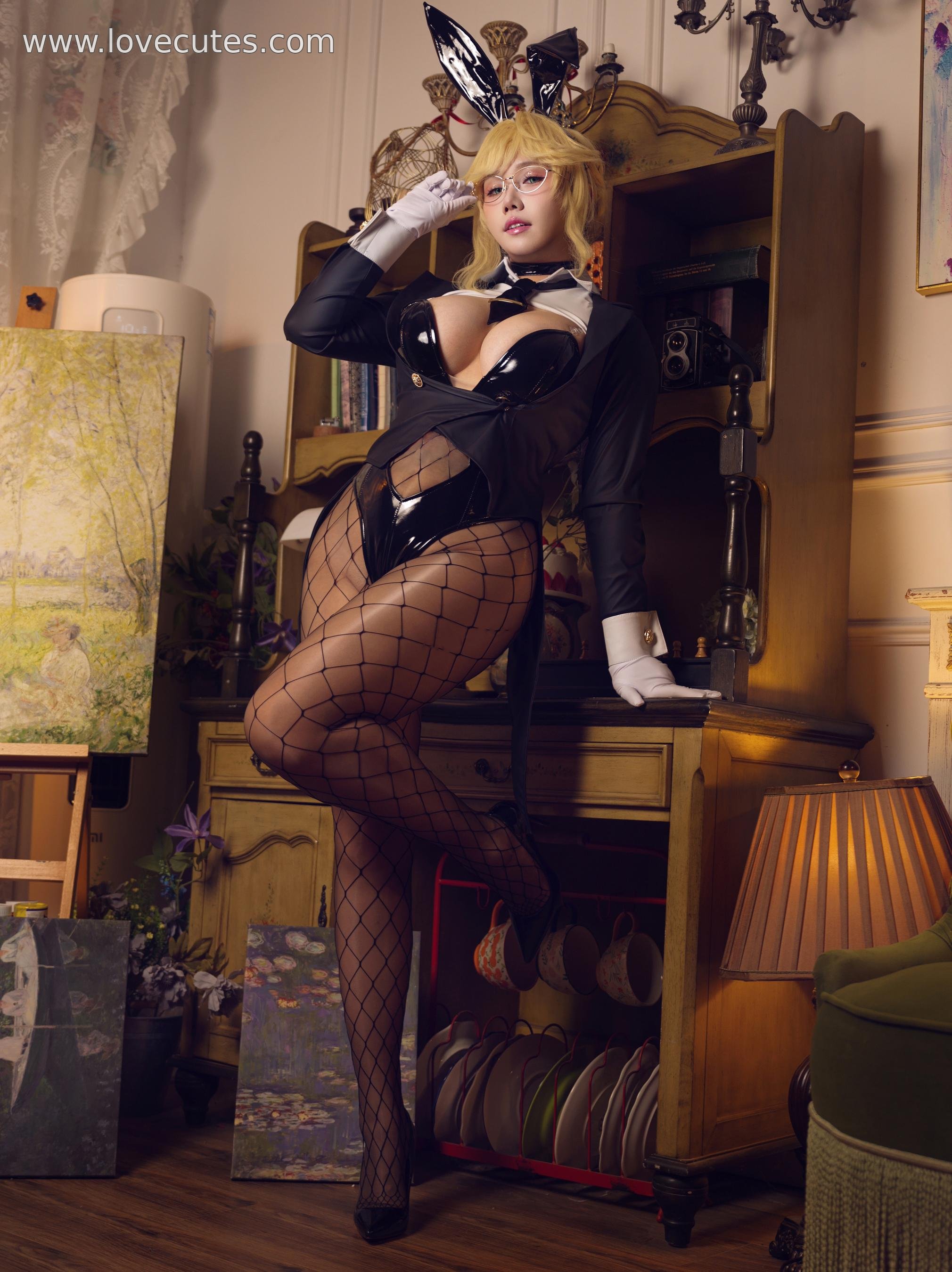 cosplay] 麻花醬 - 勝利女神：妮姬·愛德兔女郎：遊戲角色愛德兔女郎造型還原，未來科幻風格與角色氣質結合，場景與光影突顯人物線條與氛圍表現