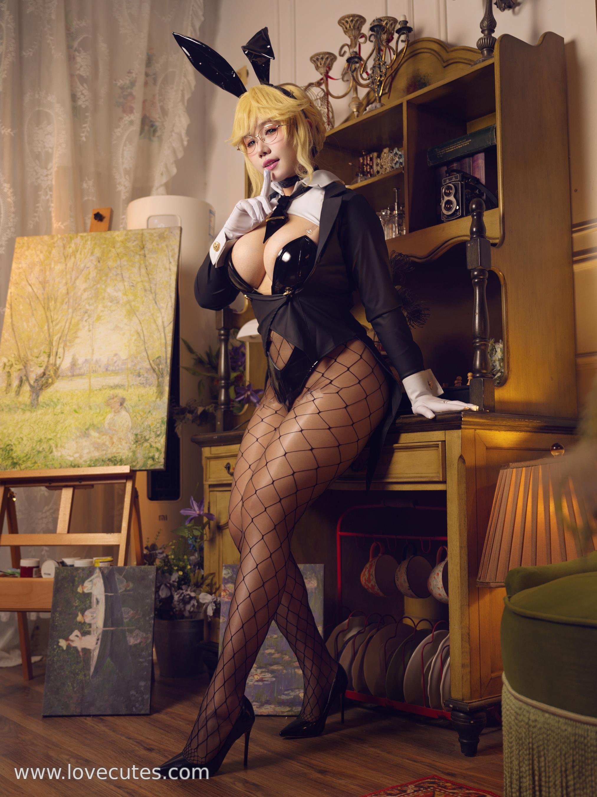 cosplay] 麻花醬 - 勝利女神：妮姬·愛德兔女郎：遊戲角色愛德兔女郎造型還原，未來科幻風格與角色氣質結合，場景與光影突顯人物線條與氛圍表現