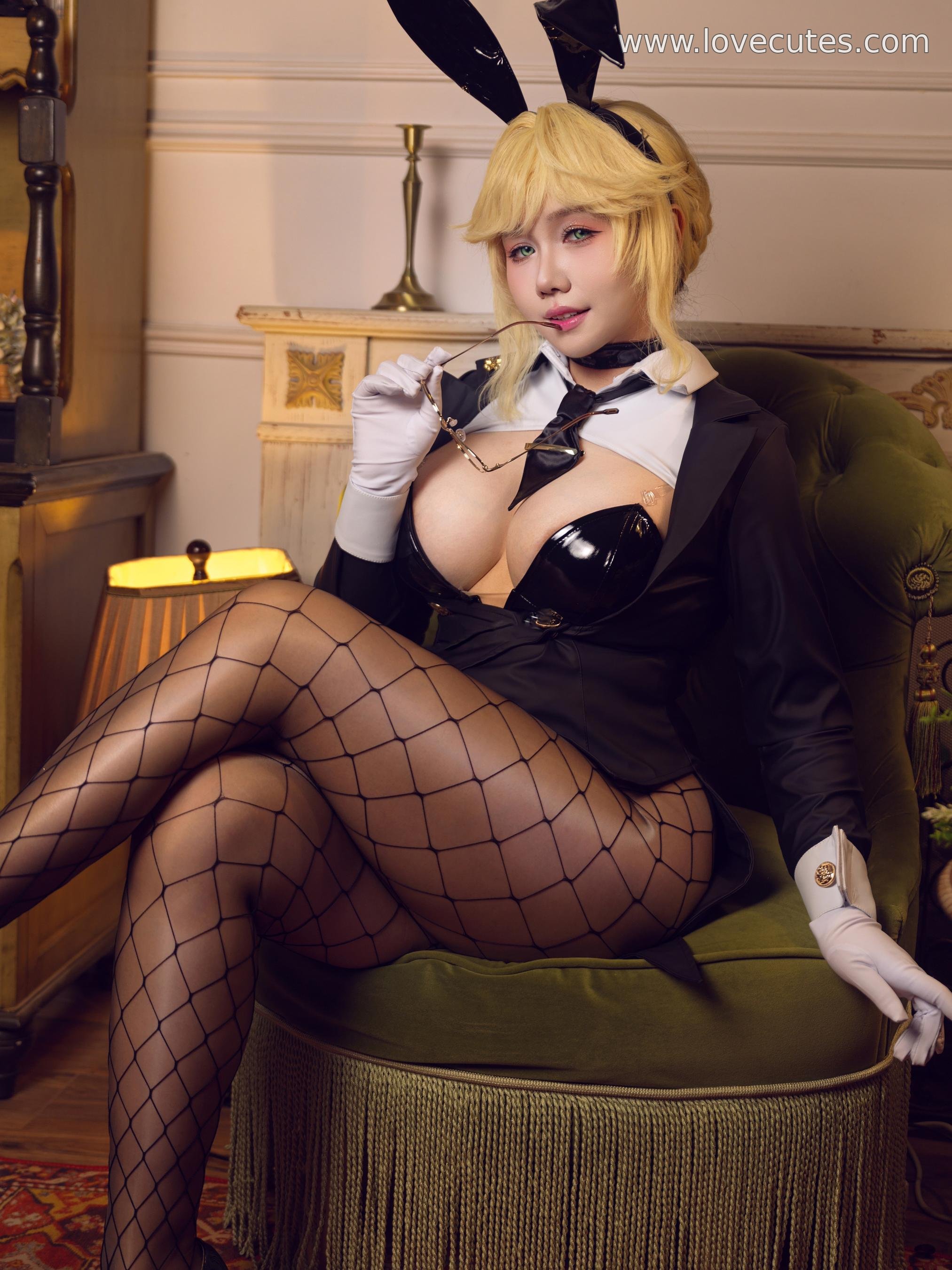 '[cosplay] 麻花酱 - Nữ Thần Chiến Thắng: Nikki Ader Bunny Girl: Tái Hiện Hình Tượng Nhân Vật Ader Bunny Girl Kết Hợp Phong Cách Khoa Học Viễn Tưởng Với Khí Chất Nhân Vật, Nổi Bật Cảnh Quan Và Ánh Sáng Tôn Vinh Đường Nét Nhân Vật'