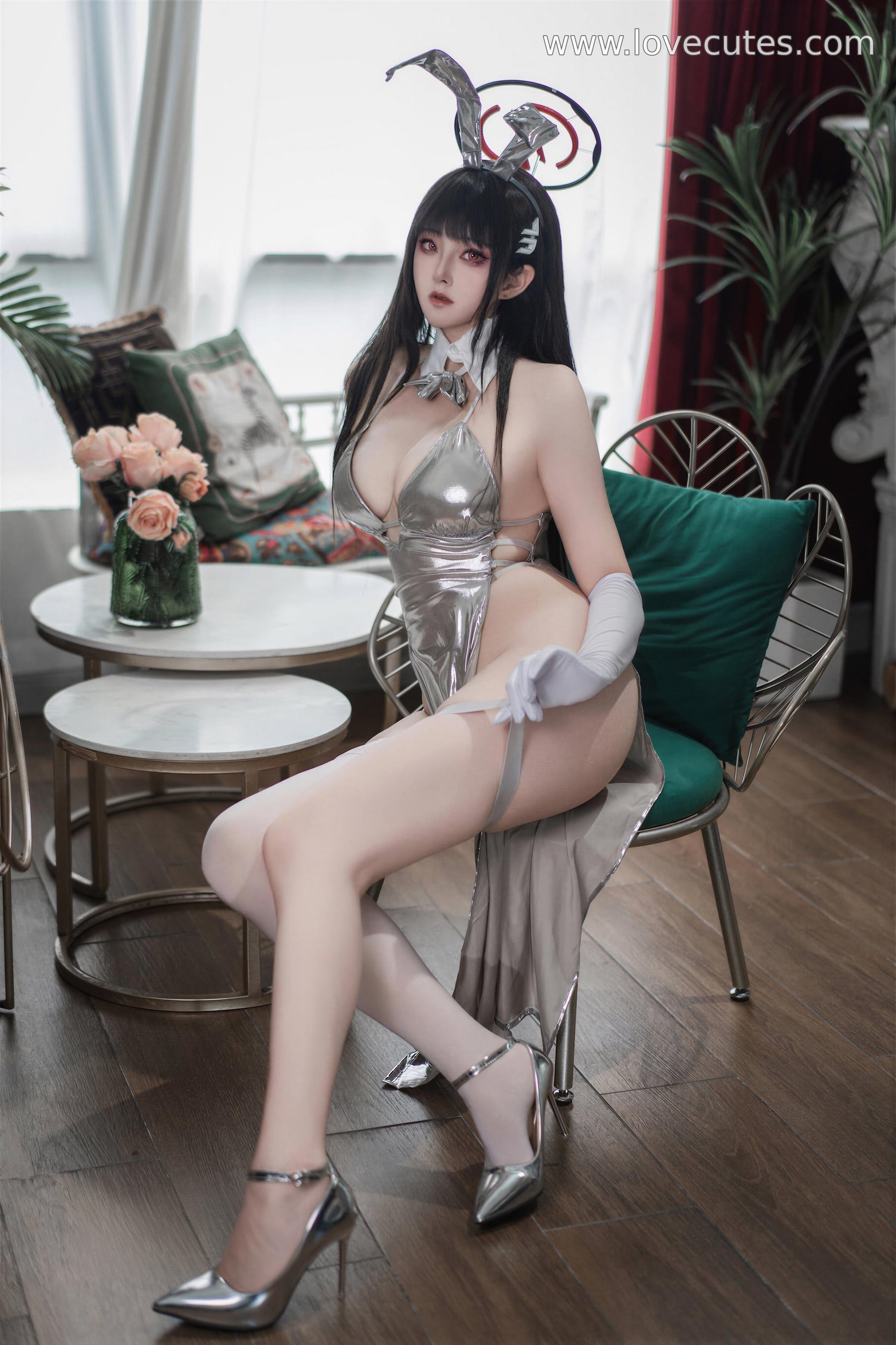 【コスプレ】夏夏子 - 蔚蓝档案・调月莉音 銀色ドレスバージョン再現：優雅な気質とキャラクターの表情を表現、光と影が人物のラインとステージ感を引き立てる 72P1V