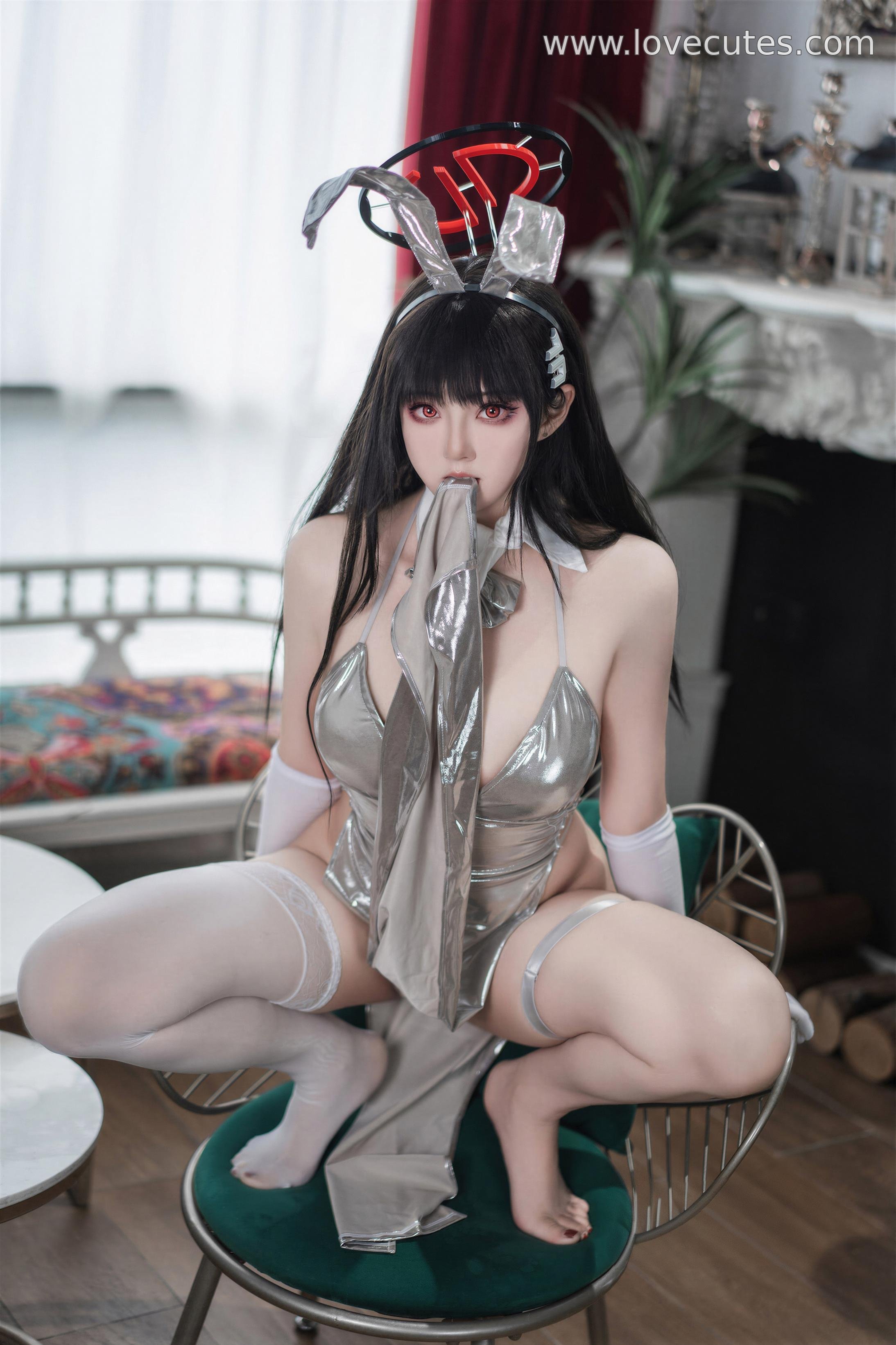 【コスプレ】夏夏子 - 蔚蓝档案・调月莉音 銀色ドレスバージョン再現：優雅な気質とキャラクターの表情を表現、光と影が人物のラインとステージ感を引き立てる 72P1V