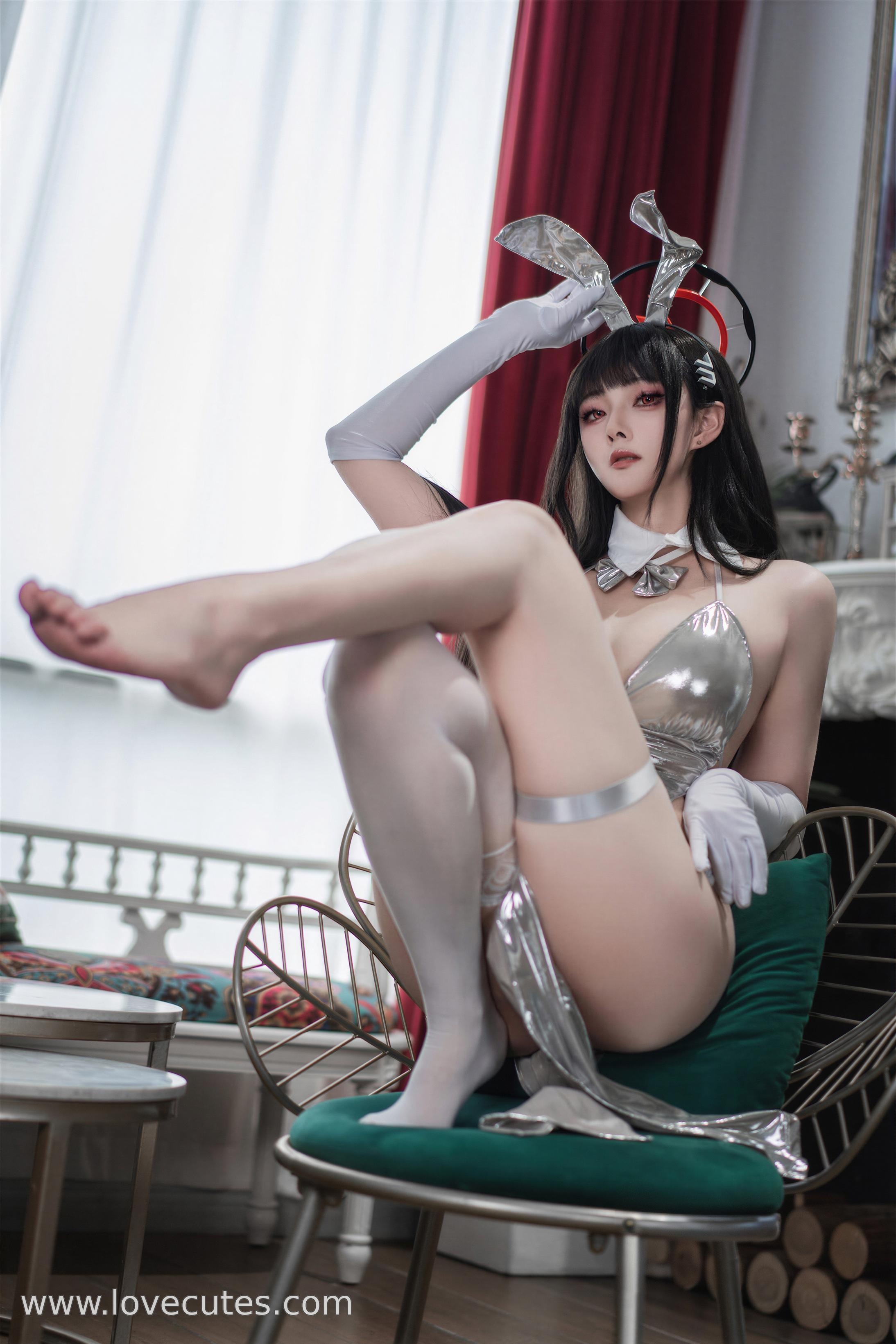 【コスプレ】夏夏子 - 蔚蓝档案・调月莉音 銀色ドレスバージョン再現：優雅な気質とキャラクターの表情を表現、光と影が人物のラインとステージ感を引き立てる 72P1V