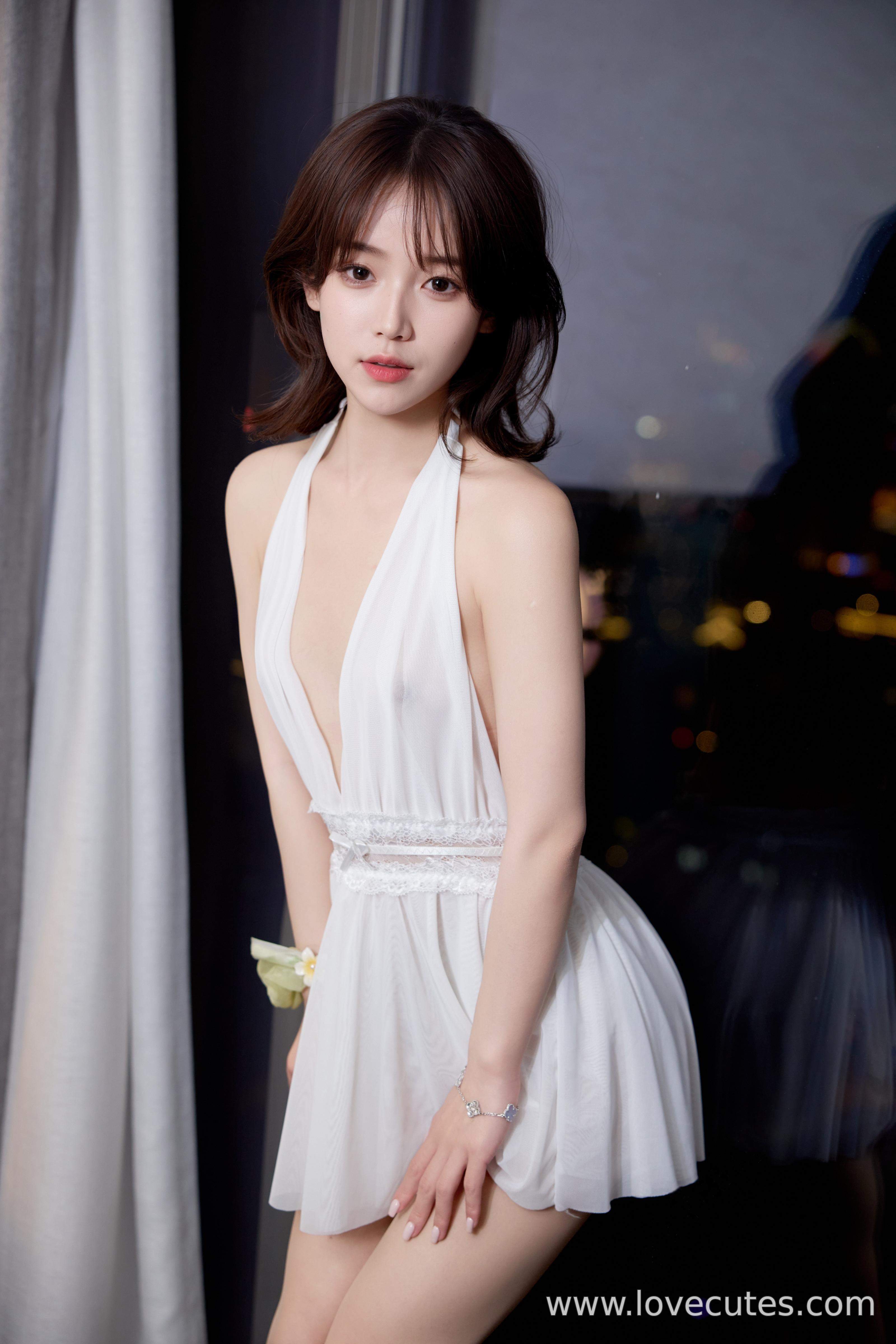 Người mẫu] Juice - Váy ngắn trắng của cô ấy: Không gian riêng tư trên giường rất mạnh mẽ, chi tiết tất lưới đầy cuốn hút 81P