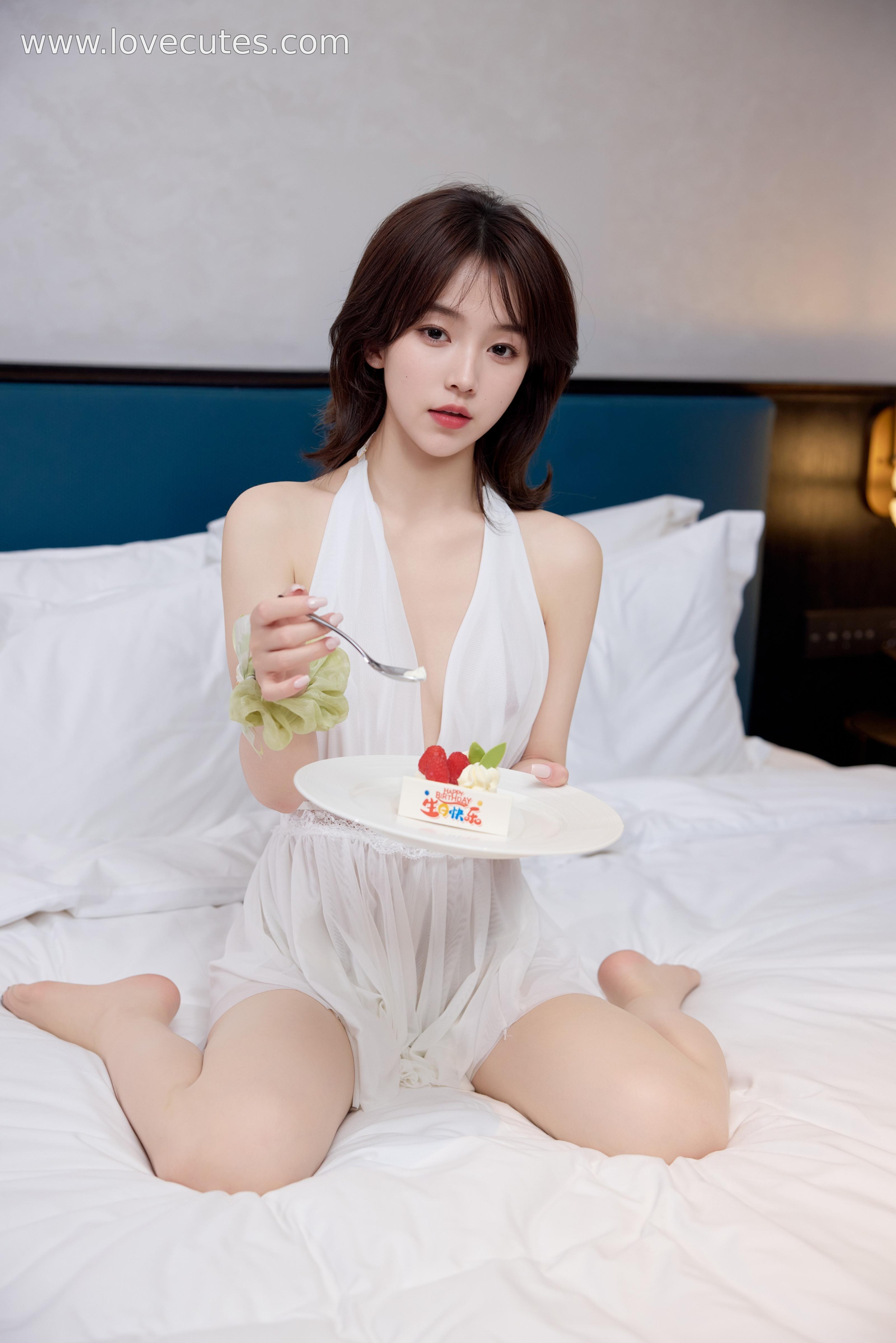 Người mẫu] Juice - Váy ngắn trắng của cô ấy: Không gian riêng tư trên giường rất mạnh mẽ, chi tiết tất lưới đầy cuốn hút 81P