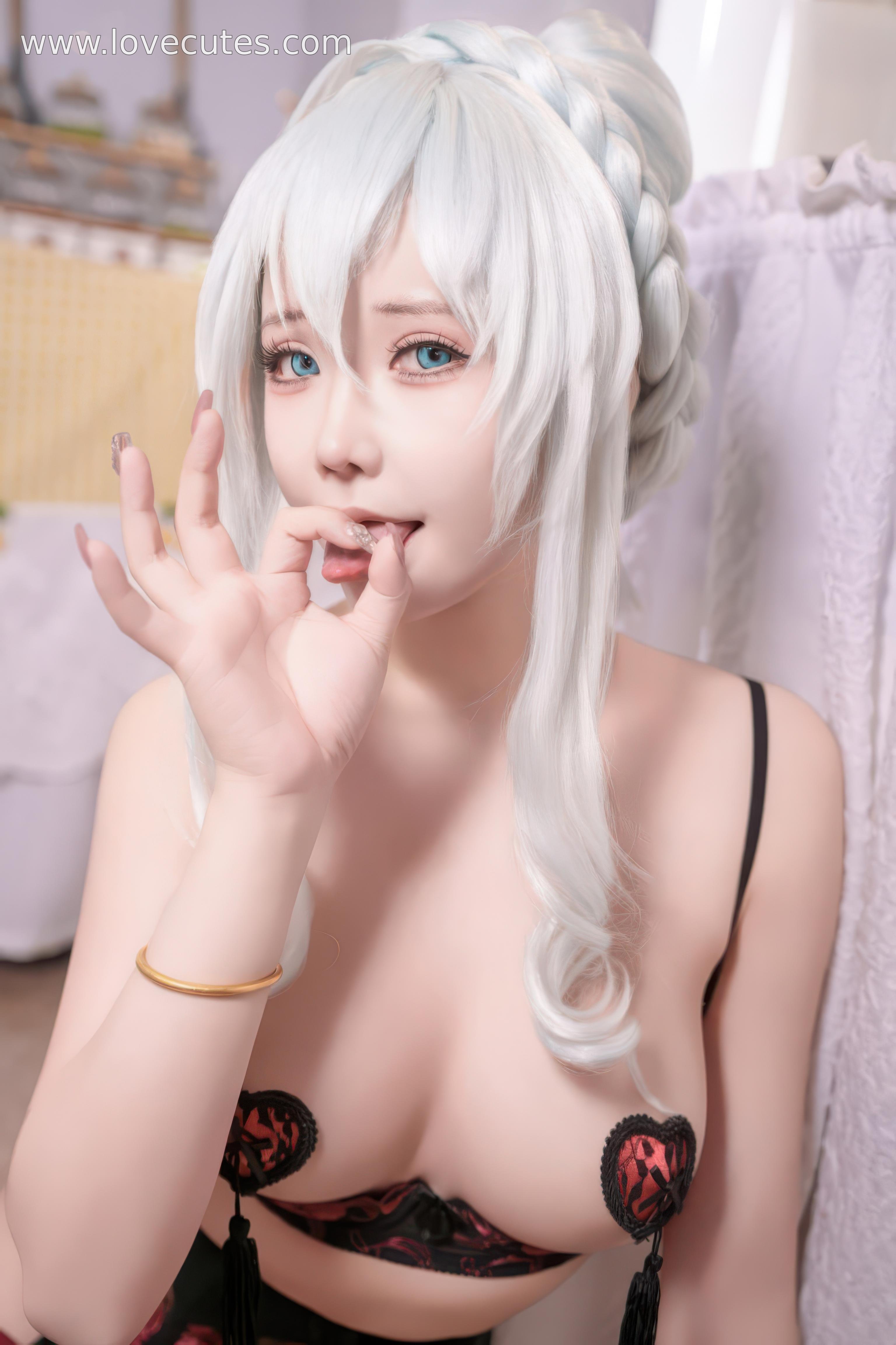 [コスプレ] 抱走莫子aa - 雪女シェフ：室内シェフテーマに黒ストッキングとハイヒール、レースのディテールが魅力的、ヒップラインが目を引く 68P6V