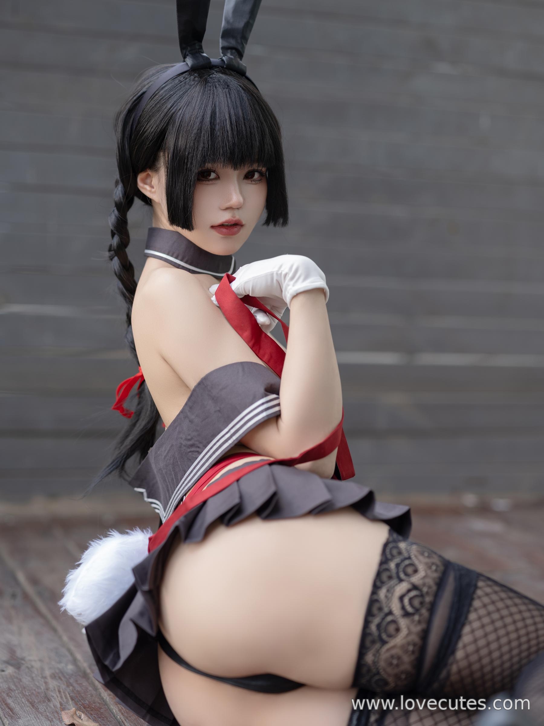 【Cosplay】柒柒要乖哦 - 卯月桃子：戶外學園風JK制服搭配魚網襪，甜辣反差感超強 45P