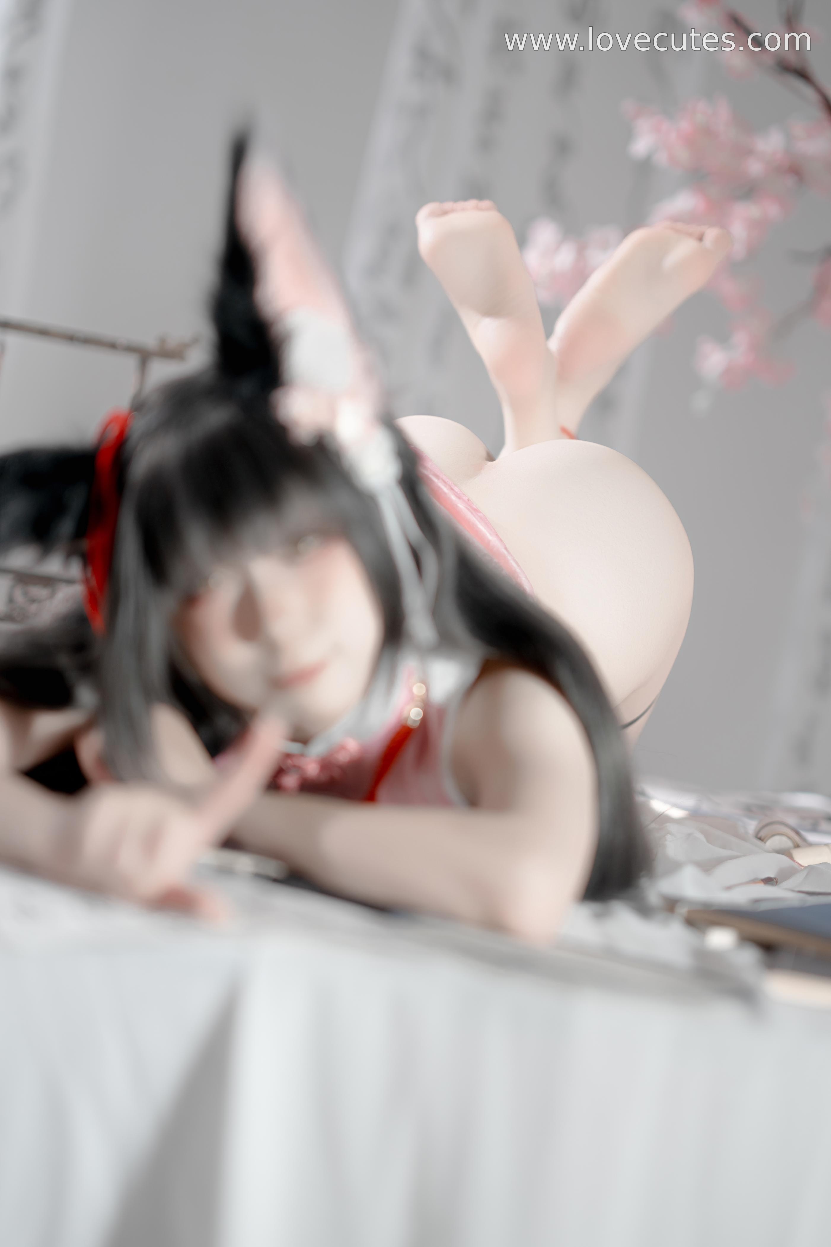 [Photos] Etsu_ko - True Love Close-Up: Soft Light Atmosphere in Traditional White Dress, Captivating Foot Close-Ups, Stunning Leg Lines, 31P