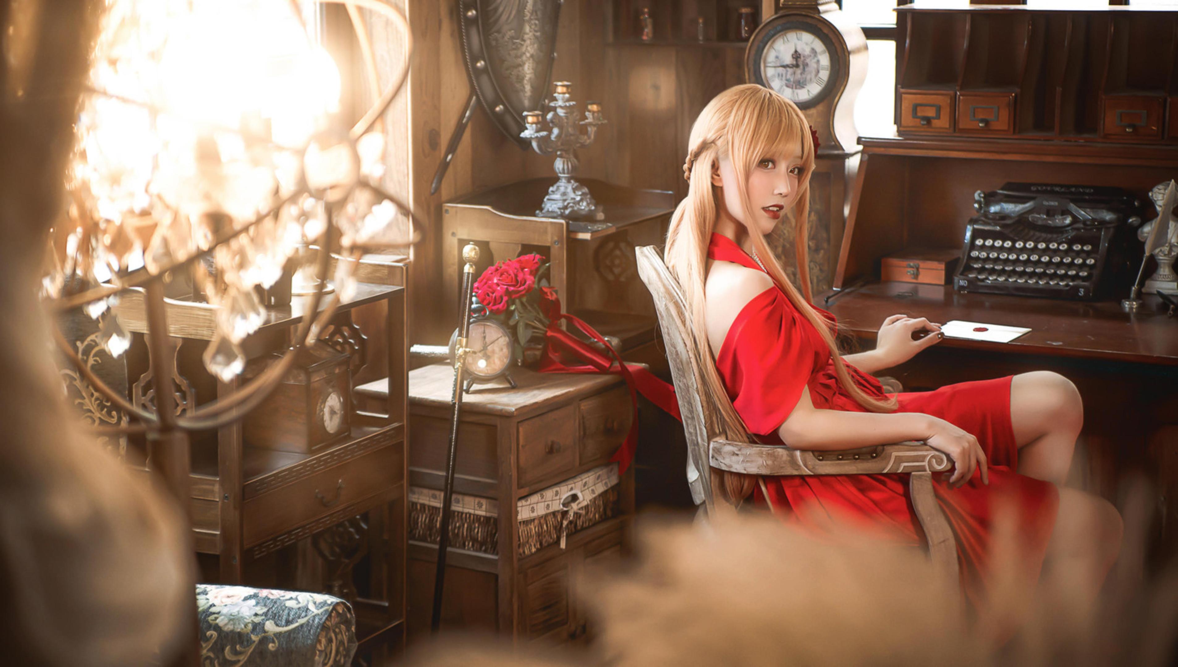 [cosplay] 切切Celia - 亚丝娜礼服：红色礼服造型很抢眼 角色气质拿捏到位 优雅中带点性感 28P