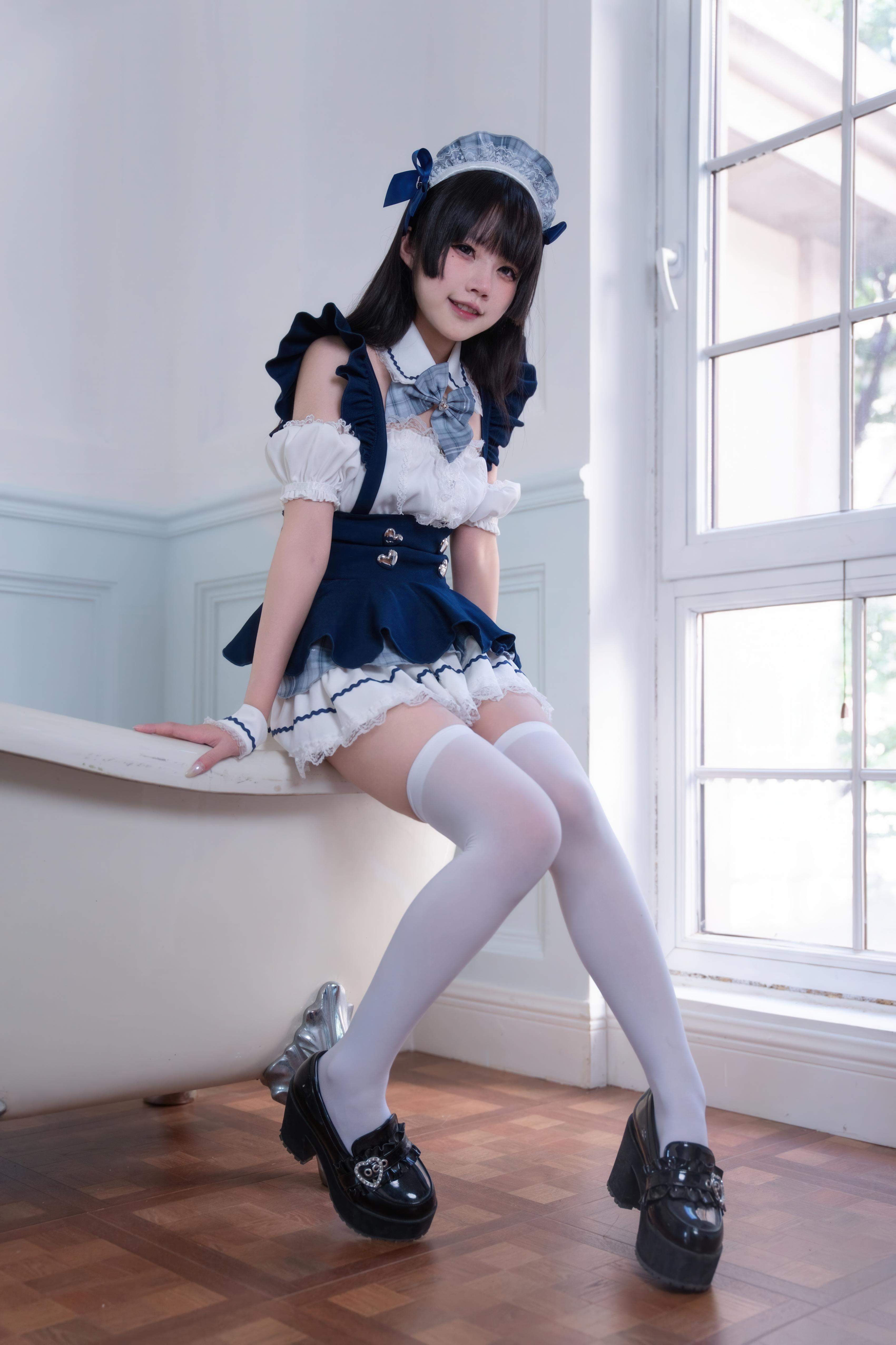 [Cosplay] Shimizu Nagi - Maid Service Theme: Sweet Maid Vibes Enhanced by White Stockings, Pure and Adorable 68P