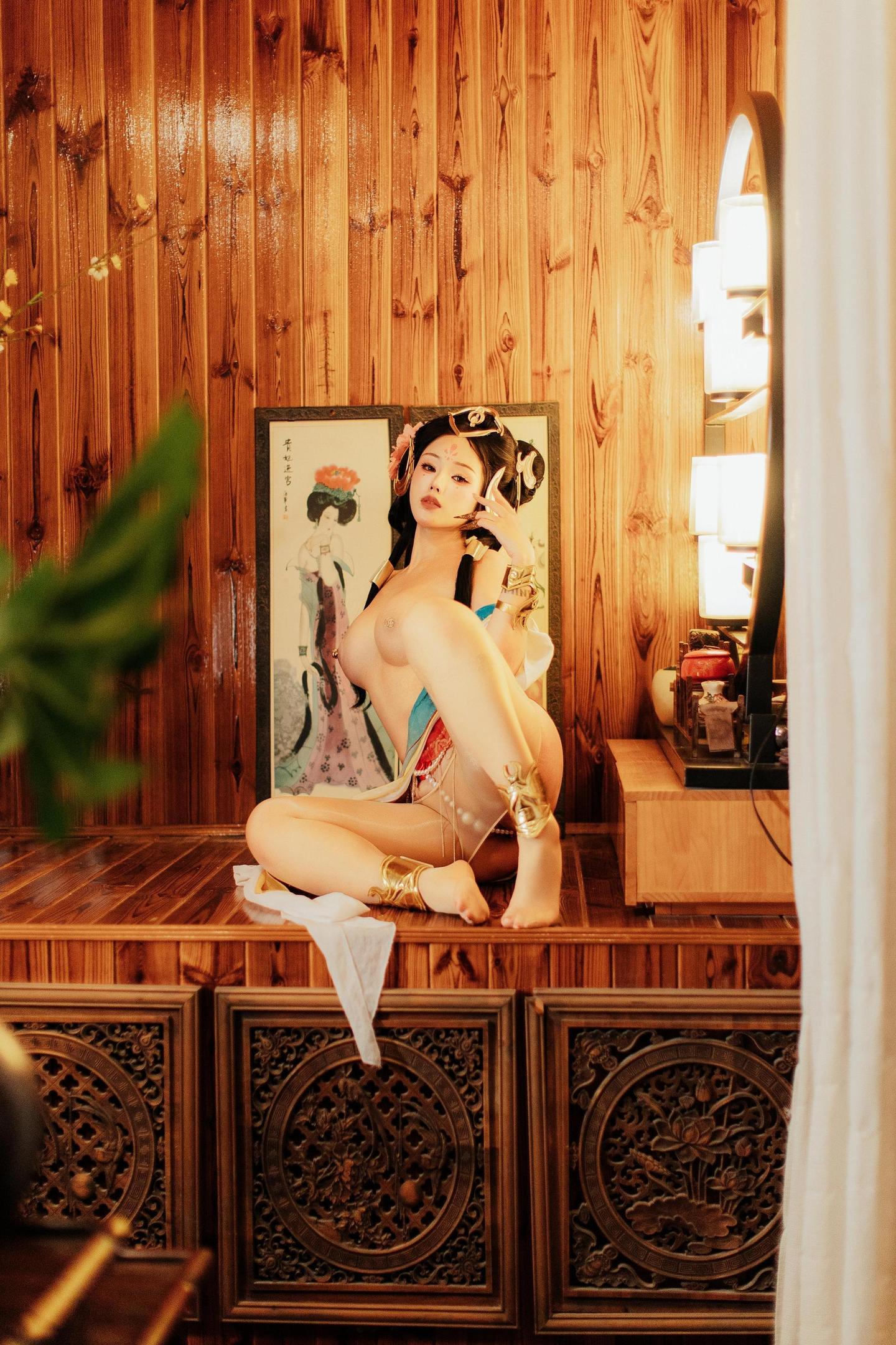 [코스프레] 타이합금TiTi - 양옥환: 고풍스러운 귀비의 기품, 대담한 비주얼과 매력적인 곡선 85P1V