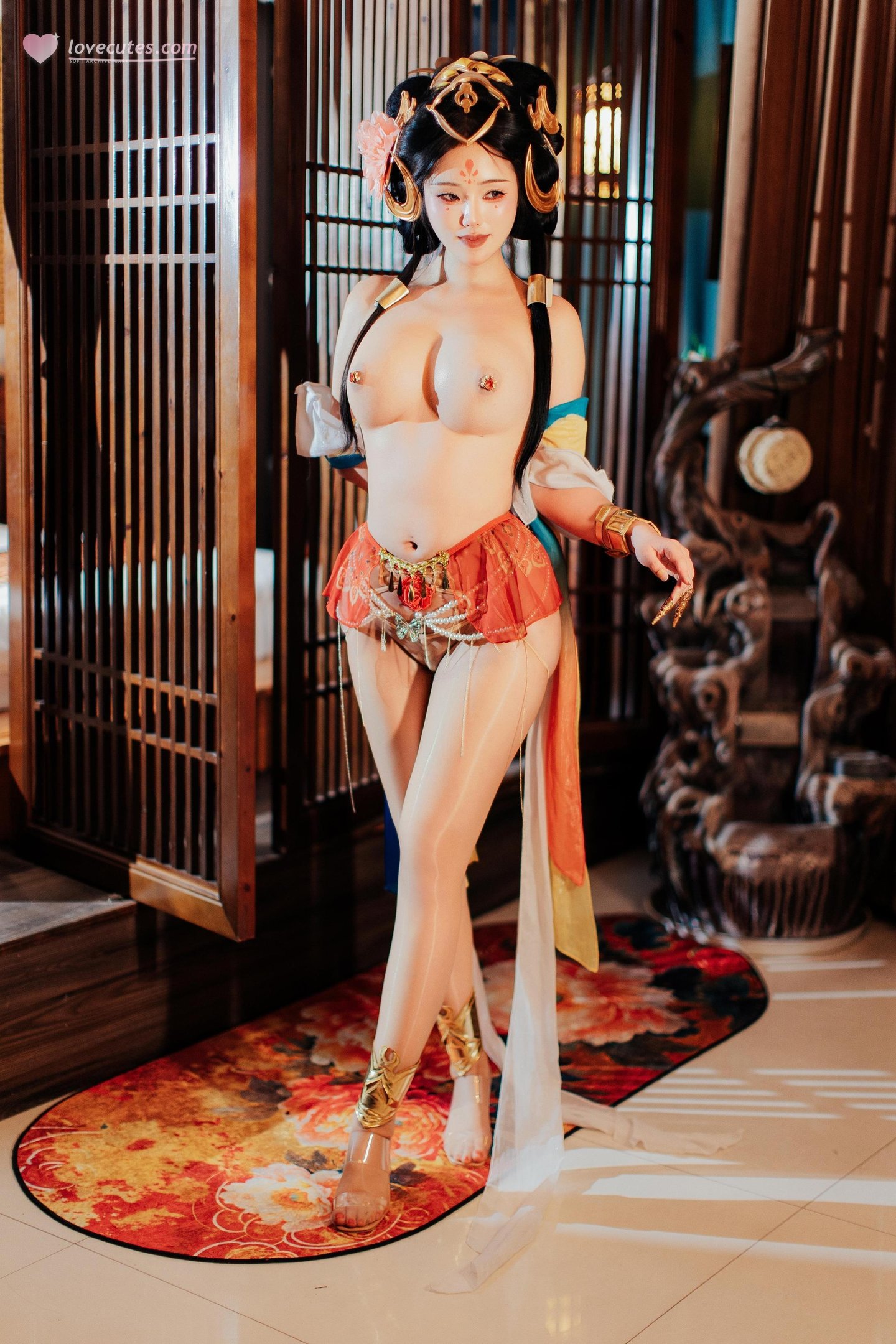 [Cosplay] Titanium Alloy TiTi - Yang Yuhuan: Captivating Ancient Elegance with Bold Visuals, Eye-Catching Curves and Alluring Atmosphere 85P1V