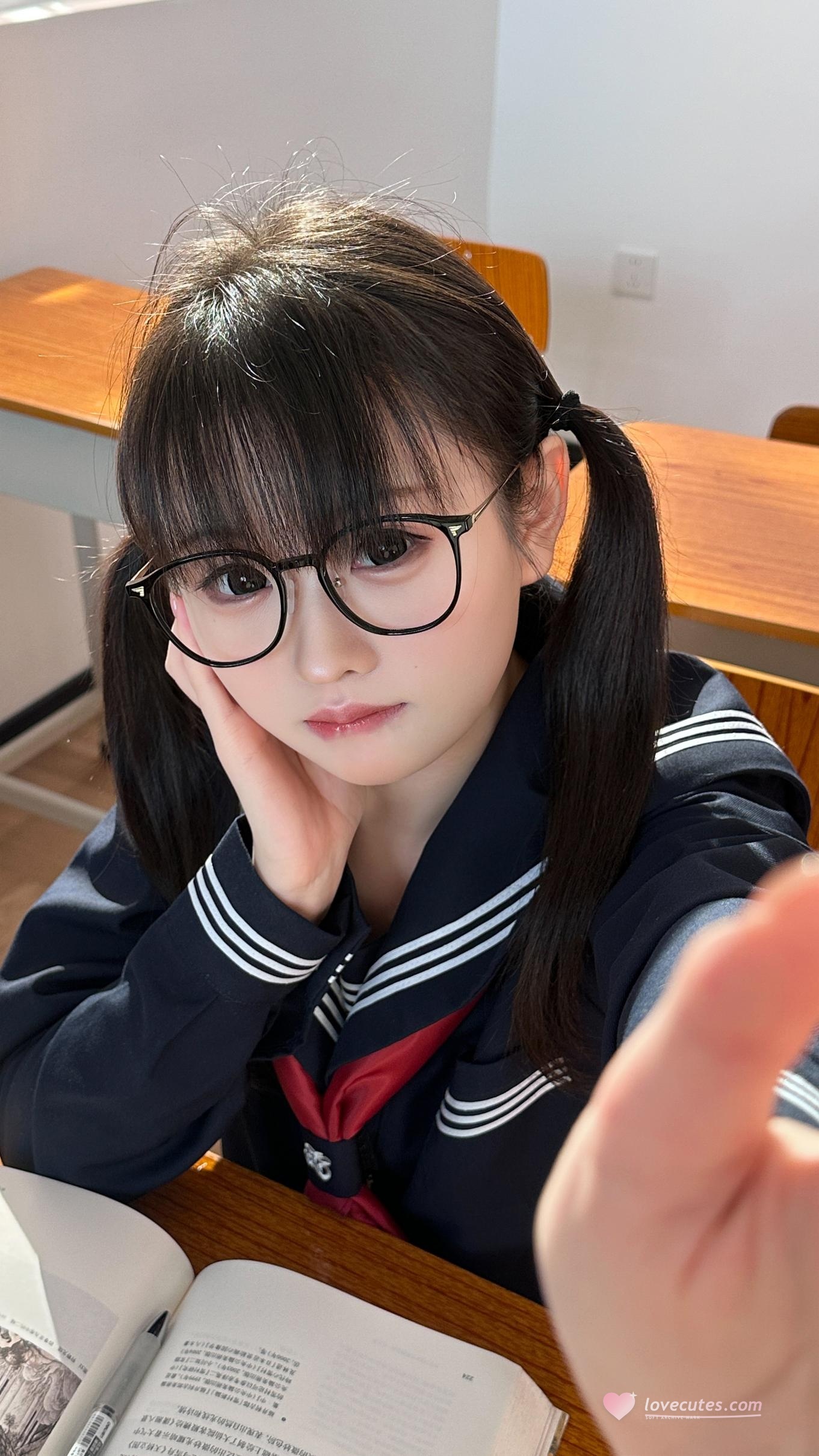 [写真] 幼水鈴衣 - 靡途：JK制服搭配雙馬尾眼鏡的少女感，清純可愛氛圍十足，細節蕾絲更添分數 169P