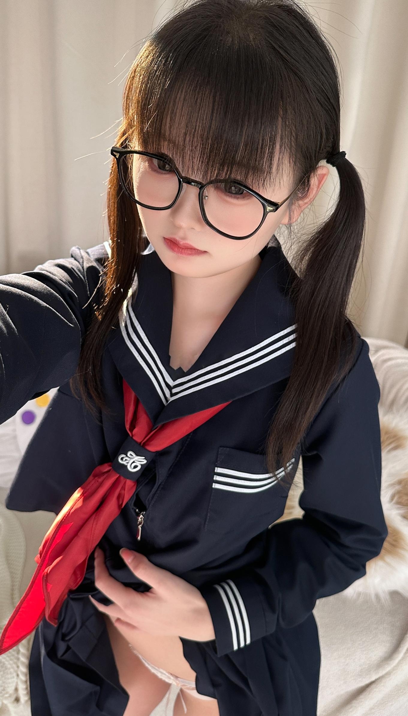 [Ảnh] Thiếu Nữ Yêu Nước - Mĩ Đồ: Phong Cách JK với Tóc Đuôi Ngựa và Kính, Nét Dễ Thương Trong Không Gian Trong Sáng, Chi Tiết Ren Tăng Điểm 169P