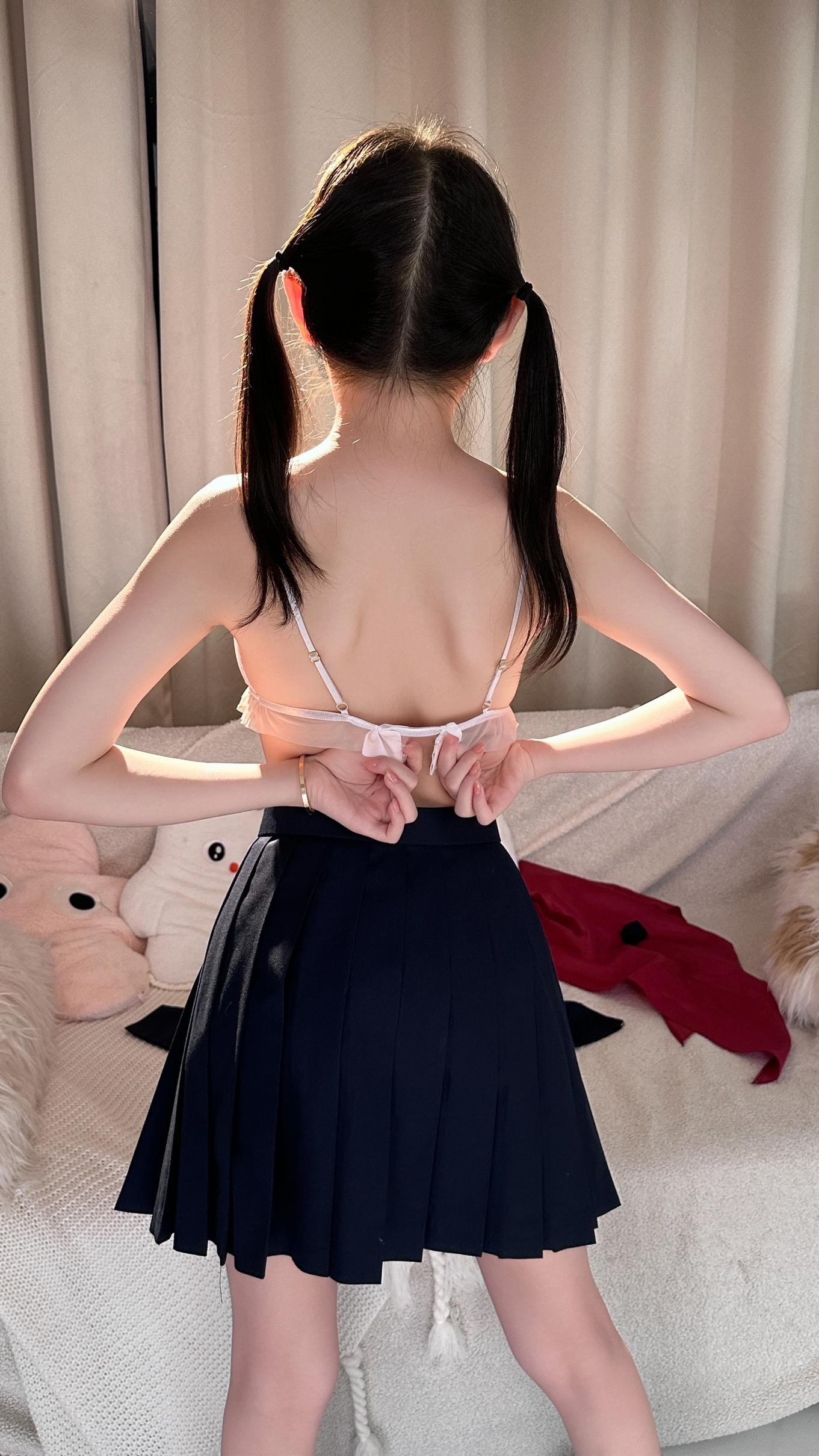 [Ảnh] Thiếu Nữ Yêu Nước - Mĩ Đồ: Phong Cách JK với Tóc Đuôi Ngựa và Kính, Nét Dễ Thương Trong Không Gian Trong Sáng, Chi Tiết Ren Tăng Điểm 169P