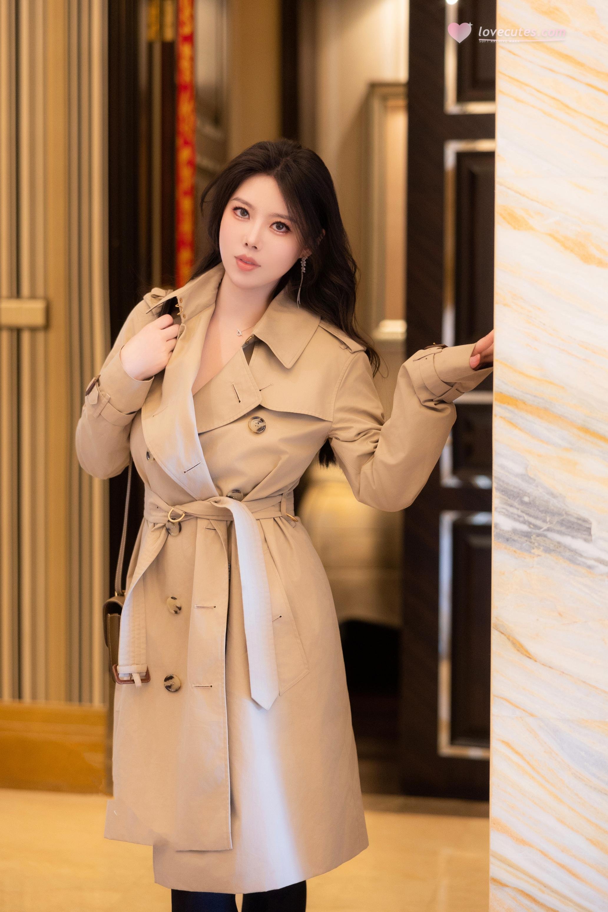 [Model] Bai Ruxue - Black Stockings Trench Coat: Striking Cold Elegance with Bathtub Scene, Sensual Atmosphere, 84P