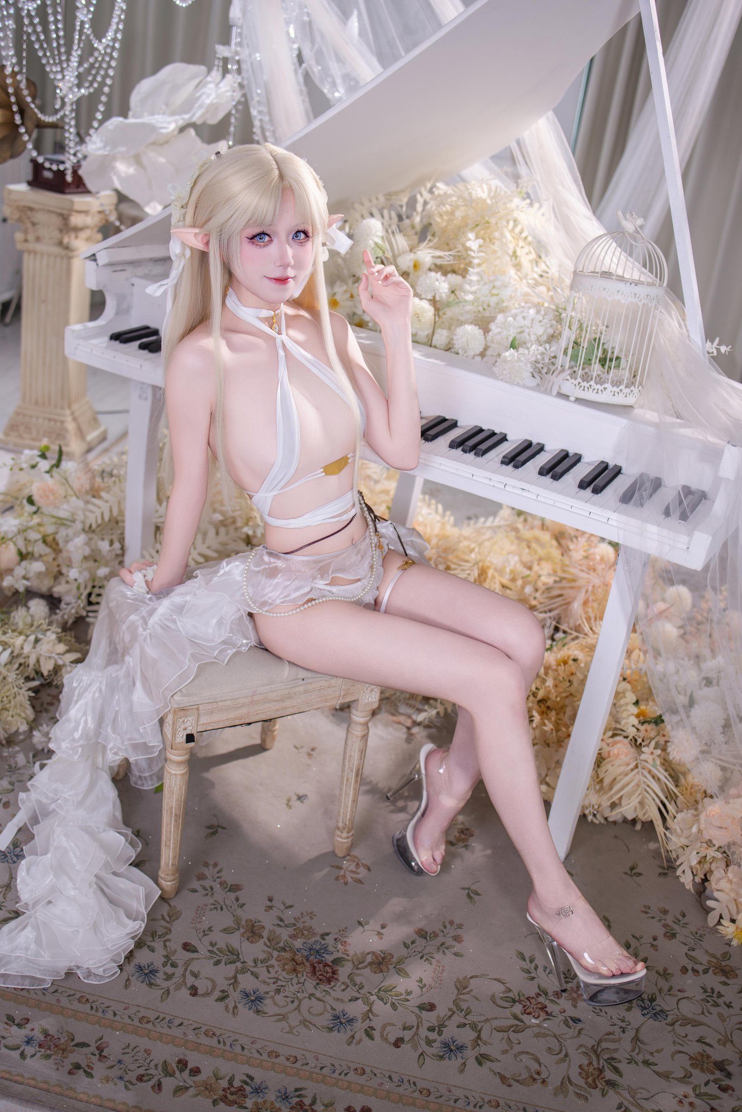 [Cosplay] Shuangmu Fusu - Blest White Angel: Elegant and Cool Daytime Look with Stunning Legs in Heels - 40P