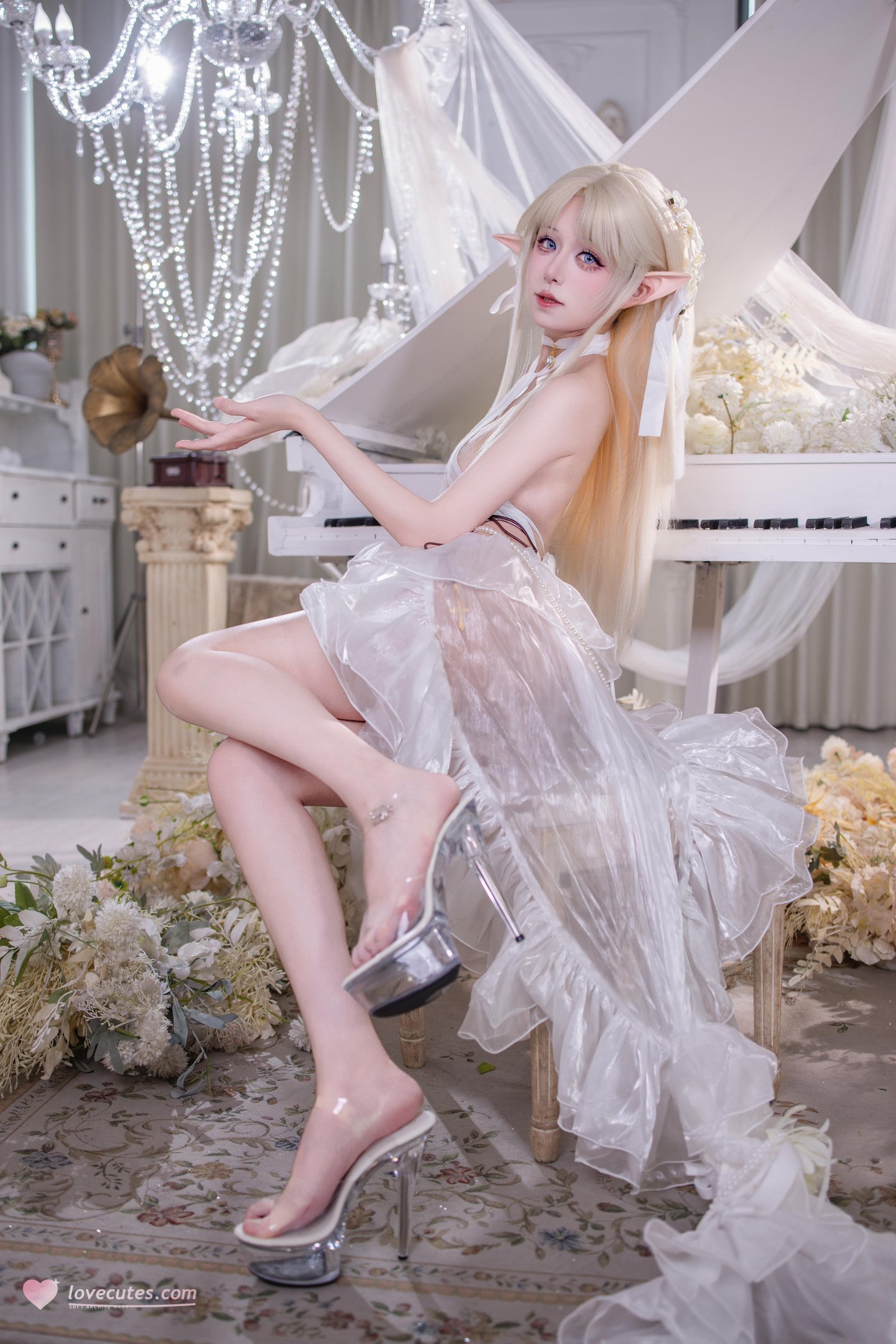 [Cosplay] Shuangmu Fusu - Blest White Angel: Elegant and Cool Daytime Look with Stunning Legs in Heels - 40P