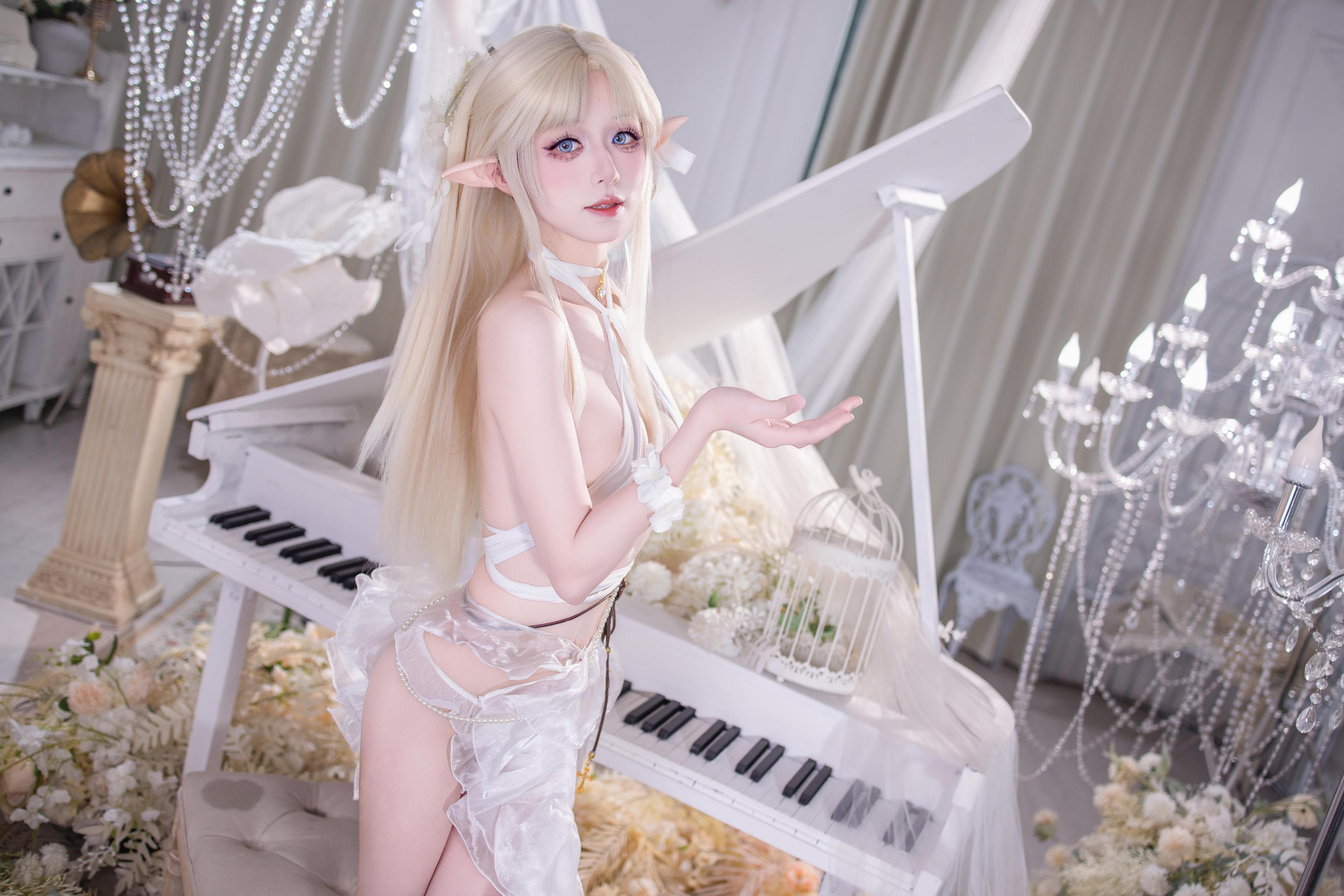 [Cosplay] Shuangmu Fusu - Blest White Angel: Elegant and Cool Daytime Look with Stunning Legs in Heels - 40P