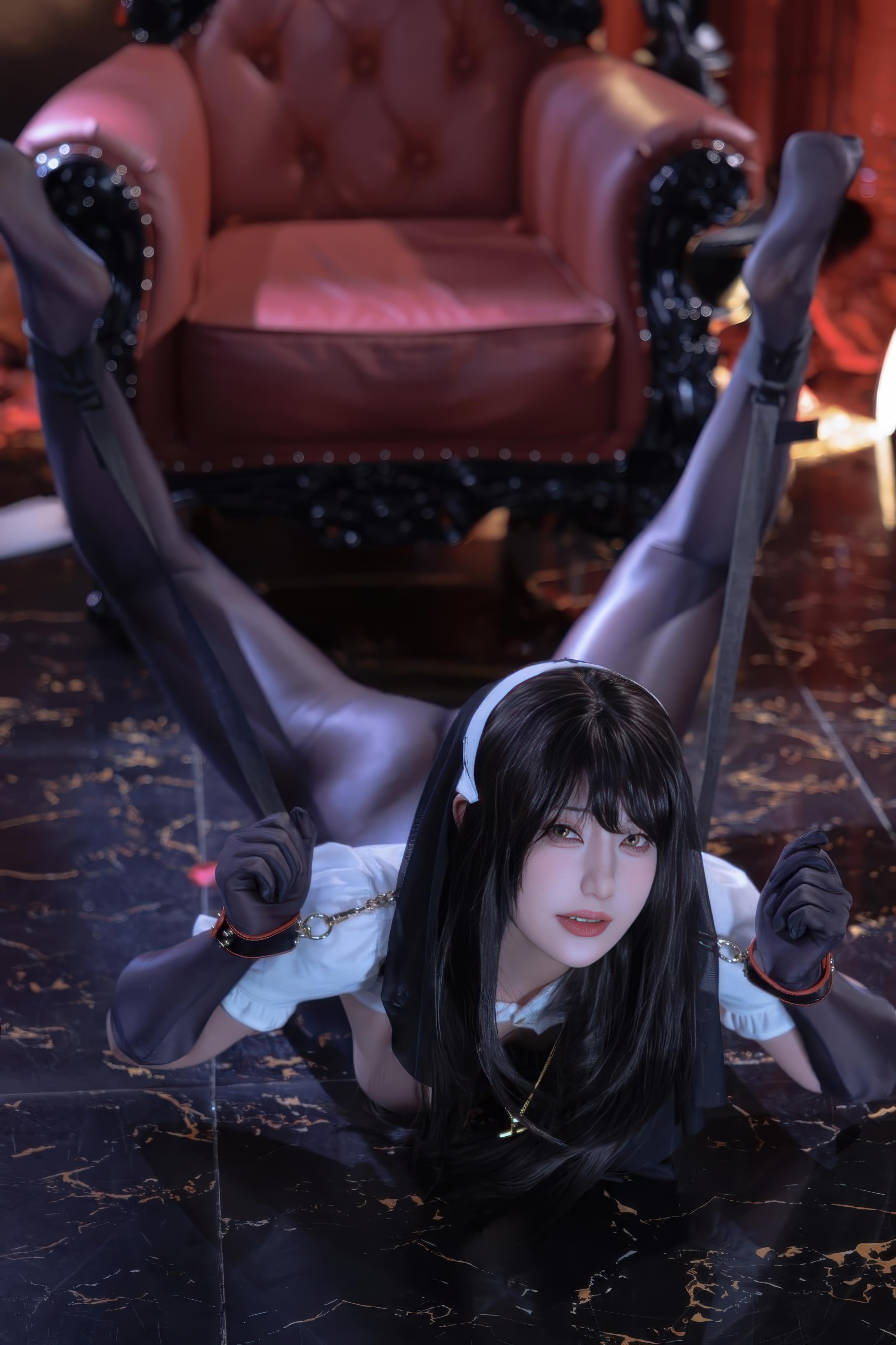 【コスプレ】星澜は澜澜と呼ばれる澜妹 - 懲戒修女：黒スト高ヒールと修女テーマの強いコントラスト、巨乳曲線が目を引く44P1V