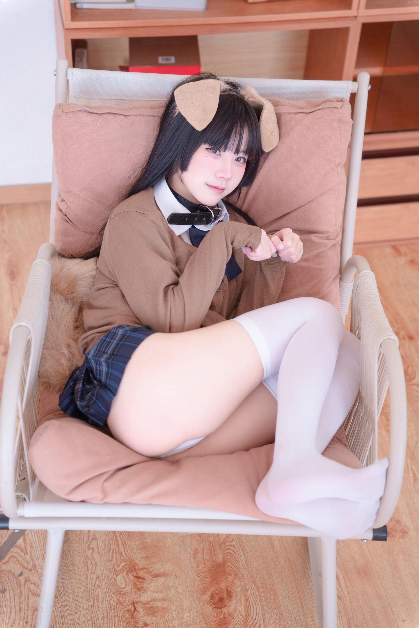 [Cosplay] Shimizu Nagi - Konomi Wang: Sweet Vibes of JK Uniform with White Stockings, Full of Cute Energy, 56P