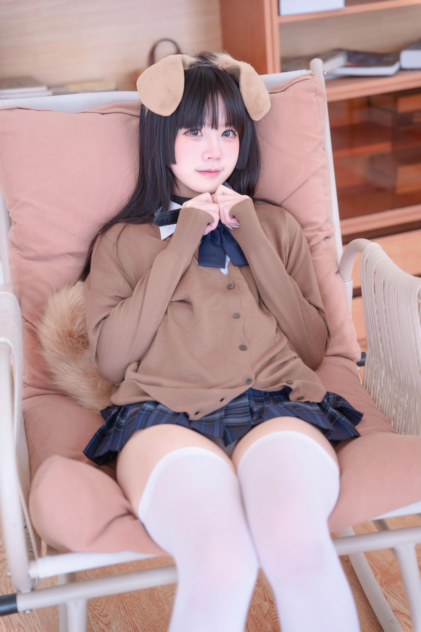 [Cosplay] Shimizu Nagi - Konomi Wang: Sweet Vibes of JK Uniform with White Stockings, Full of Cute Energy, 56P