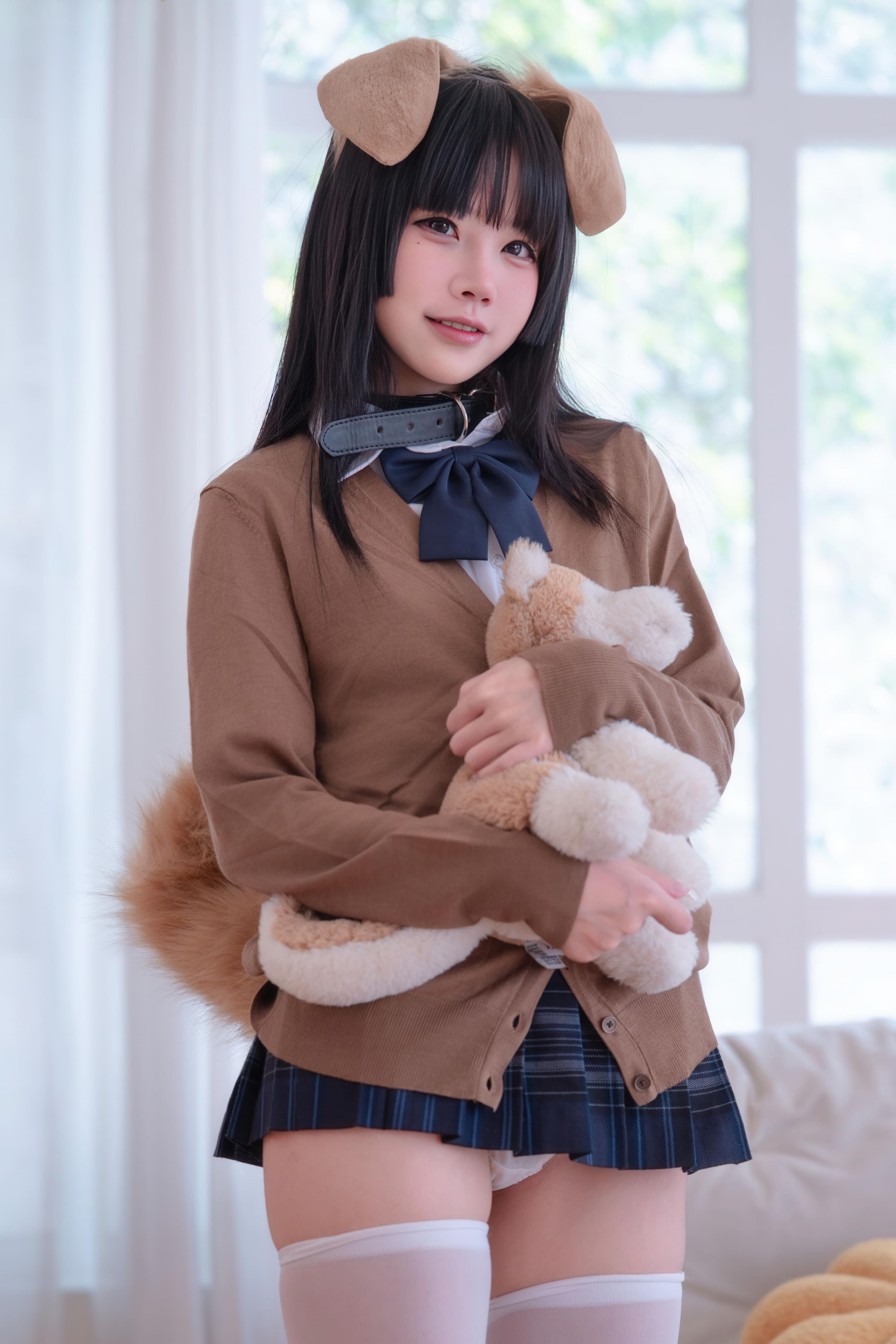[Cosplay] Shimizu Nagi - Konomi Wang: Sweet Vibes of JK Uniform with White Stockings, Full of Cute Energy, 56P